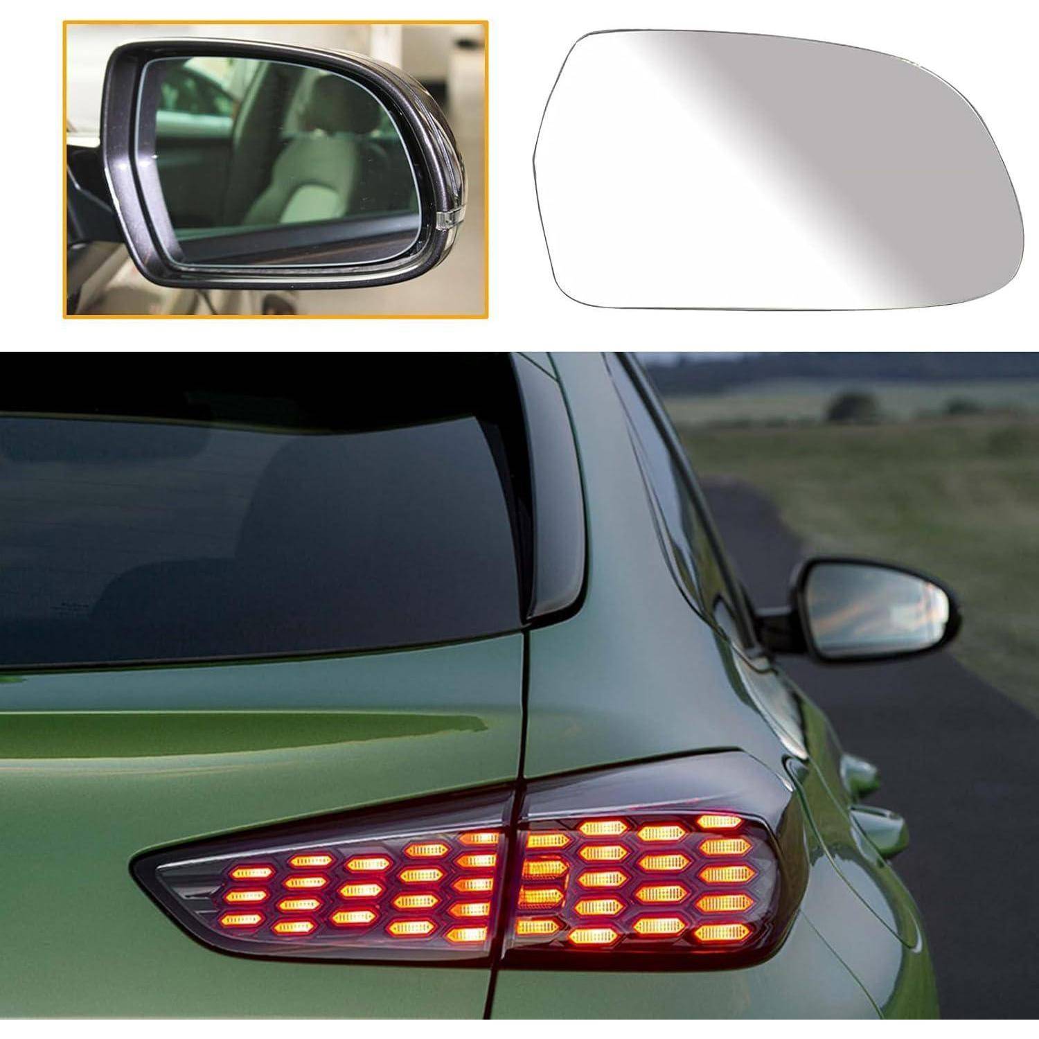 Nahaufnahme des hinteren Seitenspiegels des Autos mit einer Einfügung des Spiegels und einer leeren spiegelförmigen Vorlage über einer Rückansicht des Fahrzeugs.