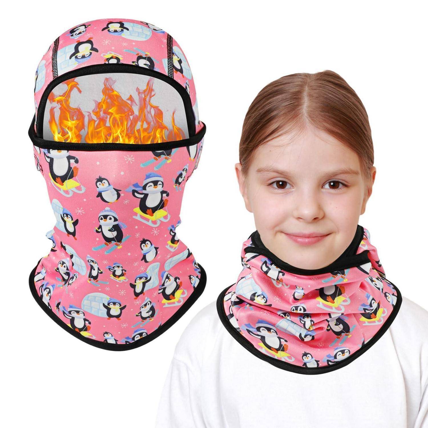 Rosa Skimaske mit Pinguin-Druck für Gesicht und Nacken, gezeigt an einem Kind, mit flammengemusterter Mesh-Augenöffnung auf der Haube.
