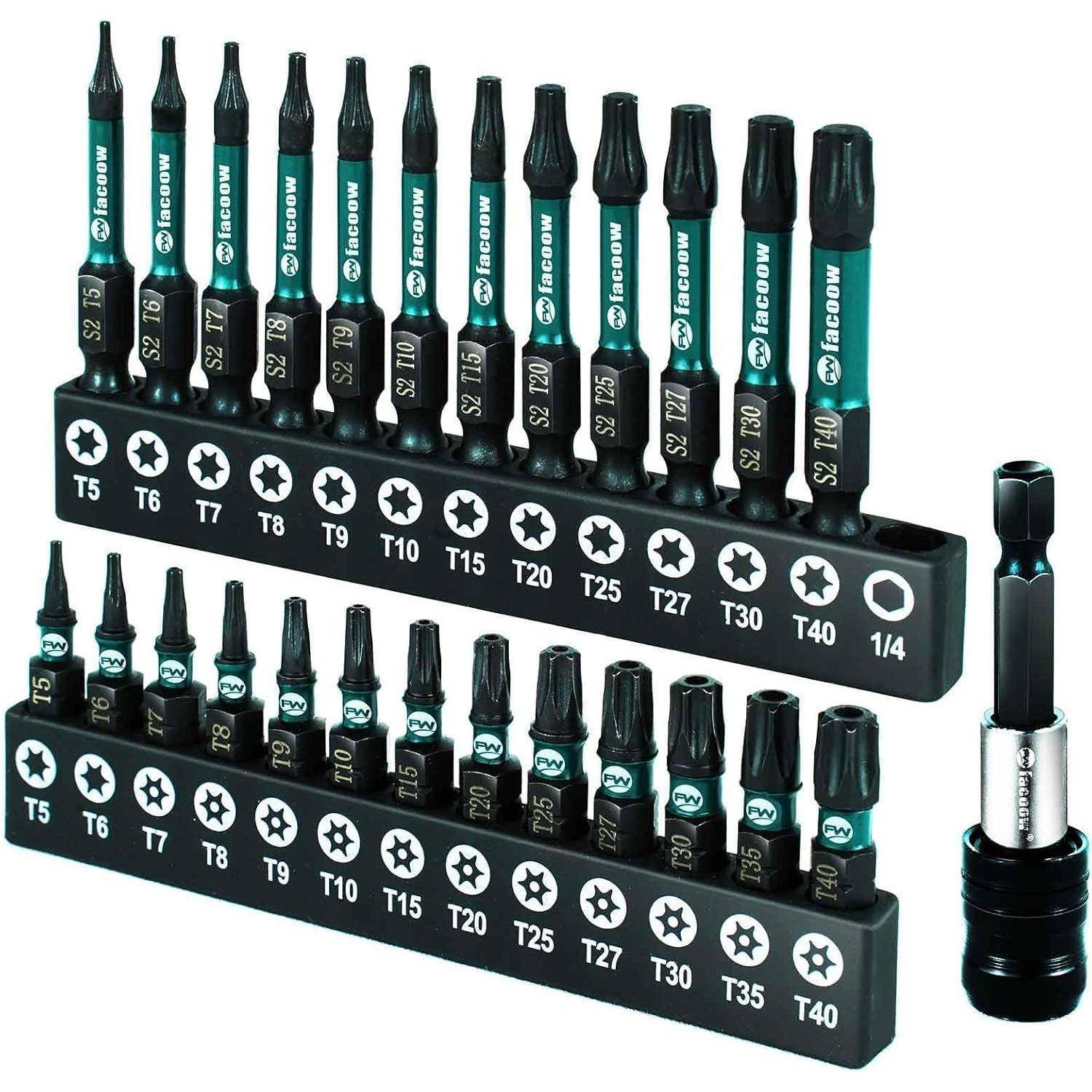Zwei magnetische Bithalter mit Torx-Schraubendreher-Bits mit den Bezeichnungen T5 bis T40, plus ein 1/4-Zoll-Adapter, angeordnet in schwarzen Organizedern.