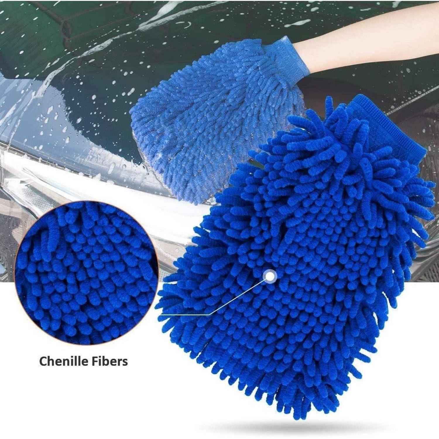 Blaue Chenille-Mikrofaser-Autowaschmittel reinigt eine Autoscheibe, mit einer eingefügten Nahaufnahme mit der Bezeichnung „Chenille-Fasern