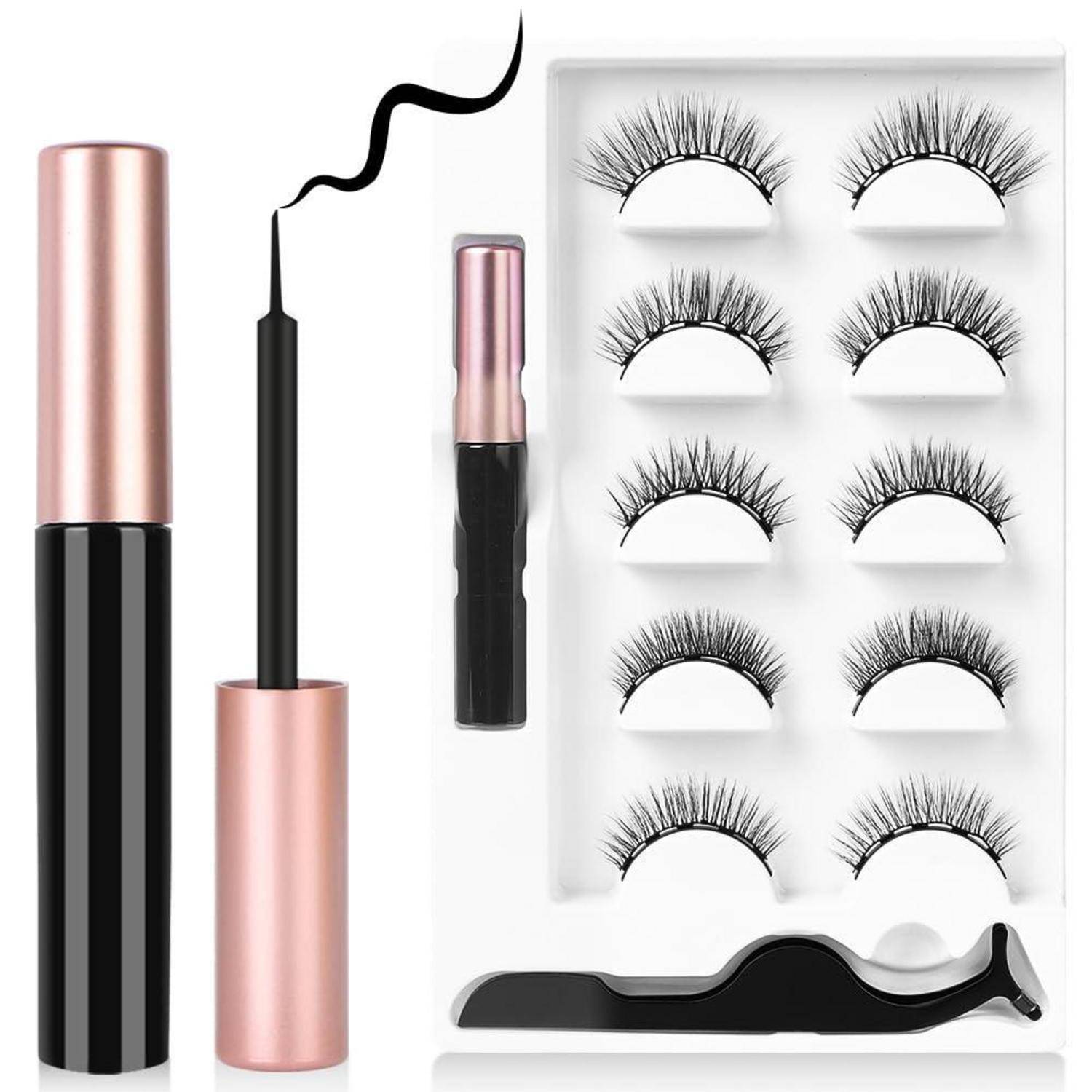 Falsches Wimpern-Set mit rosegoldener Mascara-Tube, Wand-Applikator, acht Paar Wimpern und Pinzette auf weißem Hintergrund.