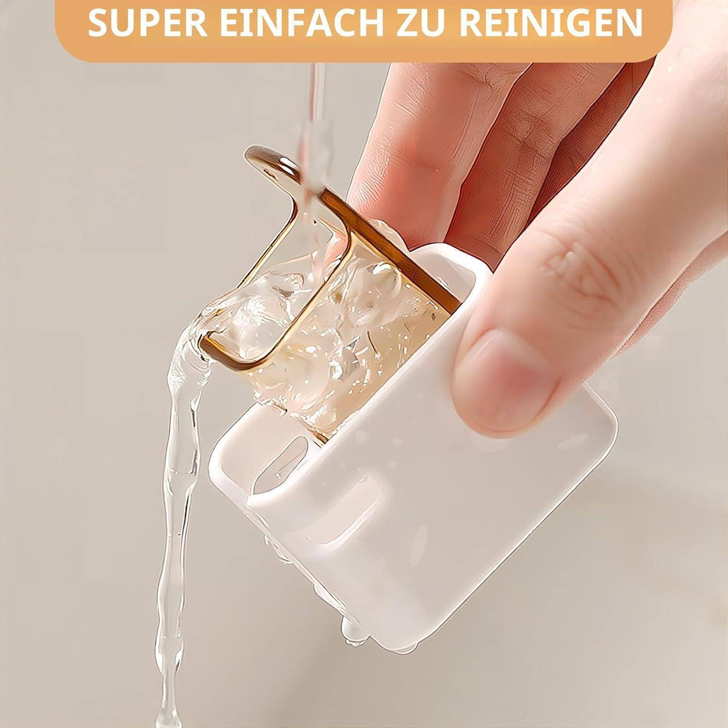 Eine Hand spült einen weißen Clip oder eine Halterung mit Wasser, was zeigt, dass es leicht zu reinigen ist; das Bannertextsagt „SUPER EINFACH ZU REINIGEN