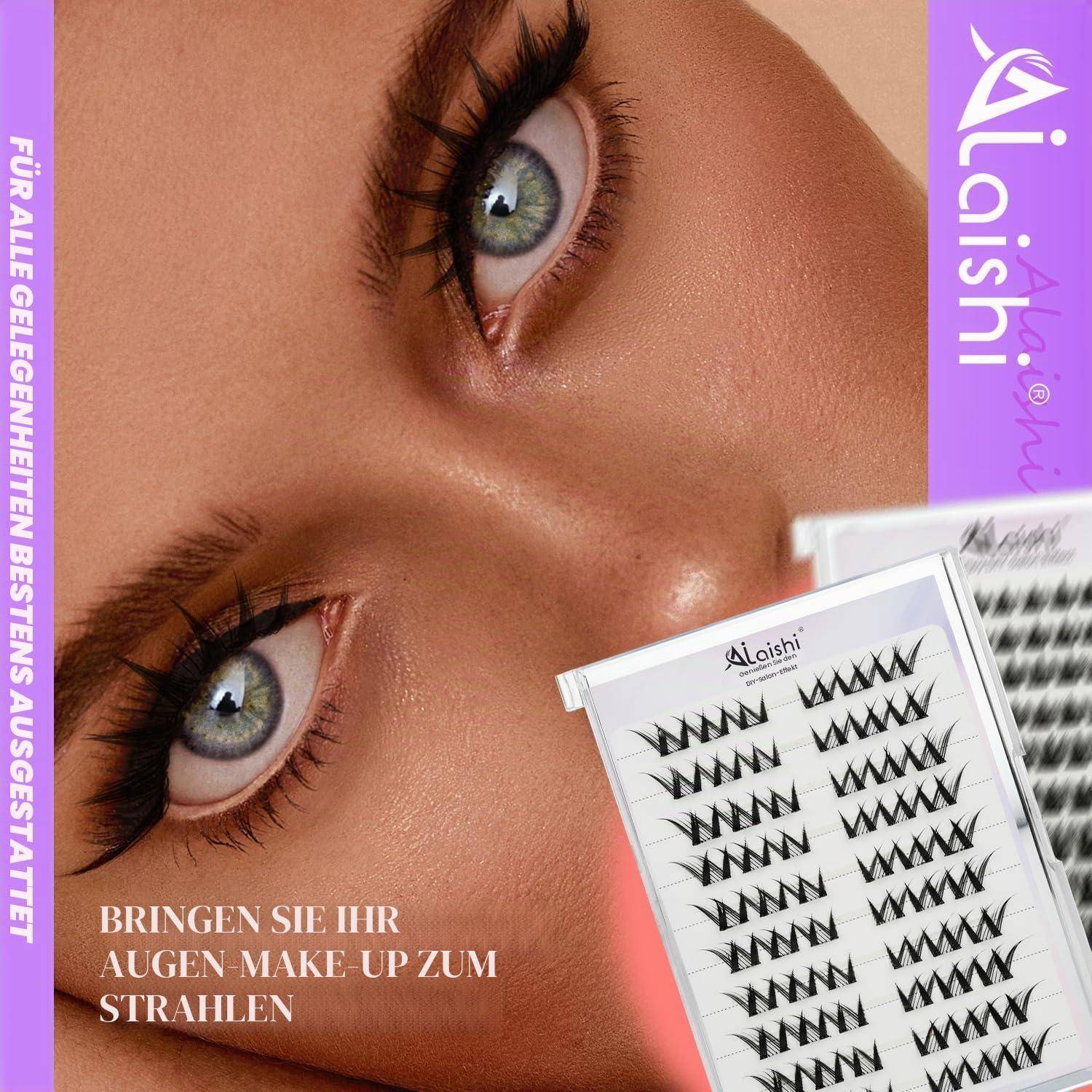 Nahaufnahme-Schönheitsanzeige der Augen einer Frau mit dramatischen Wimpern und einer Wimpernprodukt-Verpackung; Text lautet „BRINGEN SIE IHR AUGEN-MAKE-UP ZUM STRAHLEN