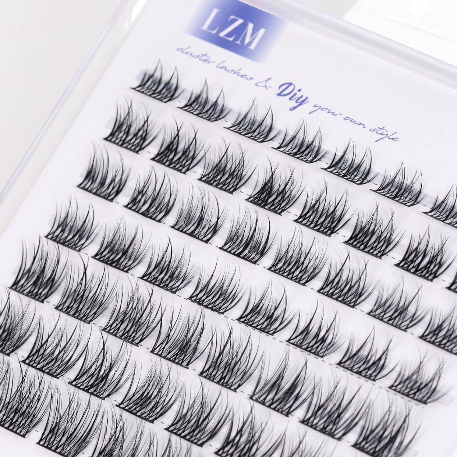 Packung schwarzer künstlicher Wimpernstreifen mit unterschiedlichen Stilen in Reihen zur Auswahl angeordnet.
