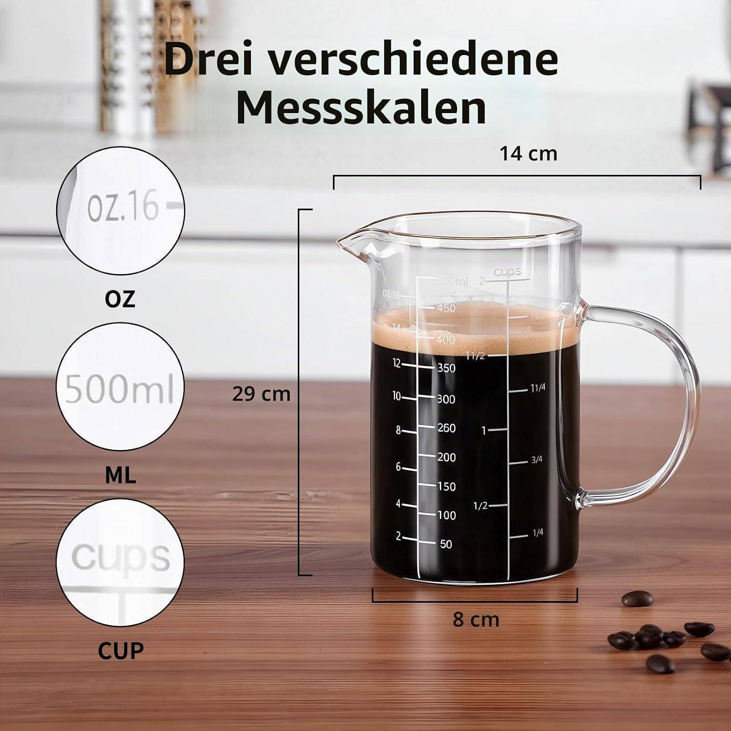 Glaskrug zum Messen mit drei Messskalen beschriftet mit oz, ml und cups; zeigt 500 ml, 29 cm hoch, 14 cm breit und 8 cm Basis.