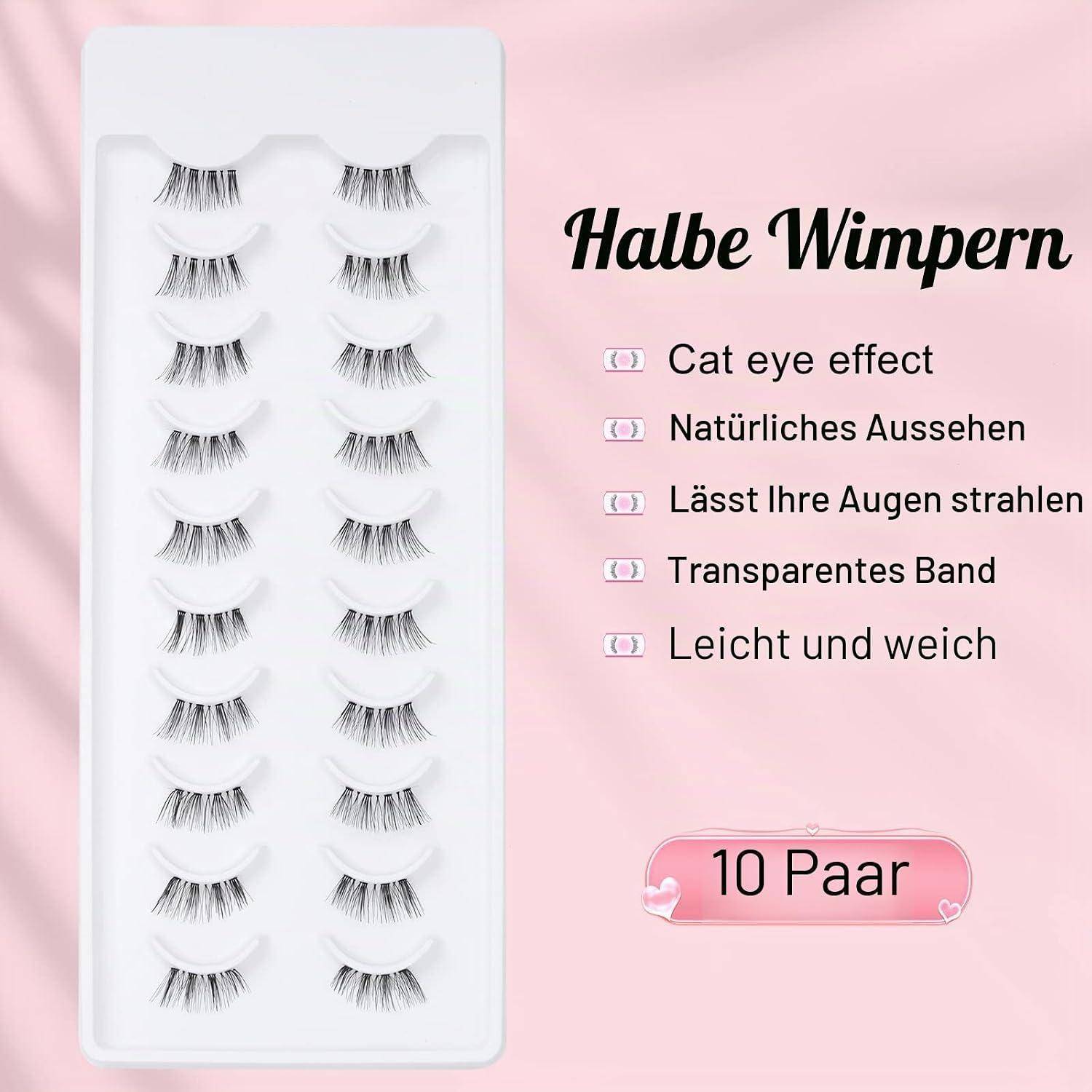 Produktbild von 'Halbe Wimpern' Wimpern zum Ankleben, zeigt 10 Paare in einem weißen Tablett auf rosa Hintergrund mit in Deutsch aufgelisteten Eigenschaften: Cat-Eye-Effekt, natürliches Aussehen, transparentes Band, leicht und weich.