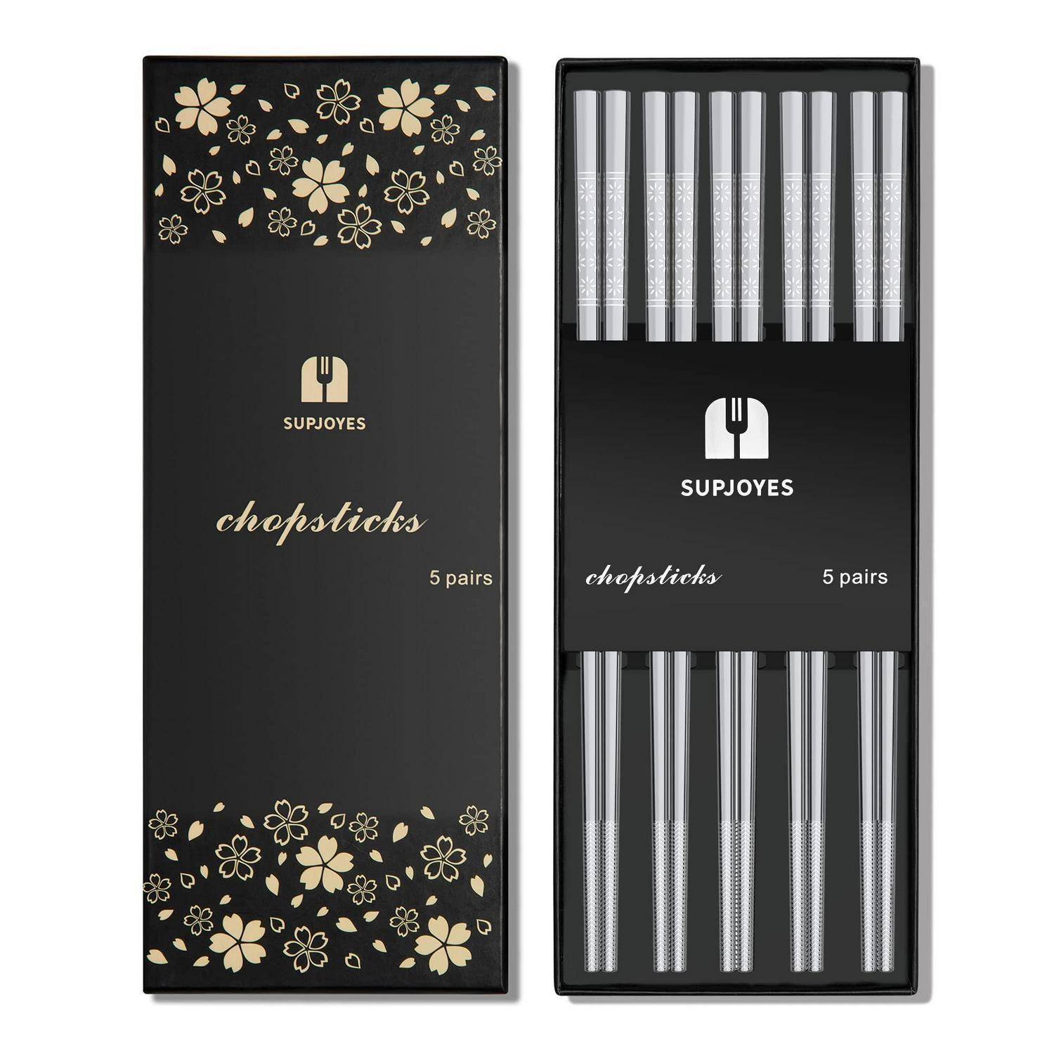 Geschenkset mit 5 Paar SUPJOYES-Stäbchen, gezeigt in schwarzer Verpackung mit floralen Akzenten und den Stäbchen im Inneren ausgestellt.
