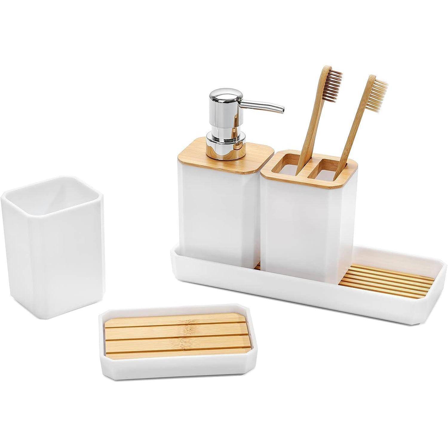 Weißes Keramik-Badezimmeraccessoire-Set mit Bambusdeckeln und Tablett, bestehend aus Seifenspender, Zahnbürstenhalter, Becher und Seifenschale.