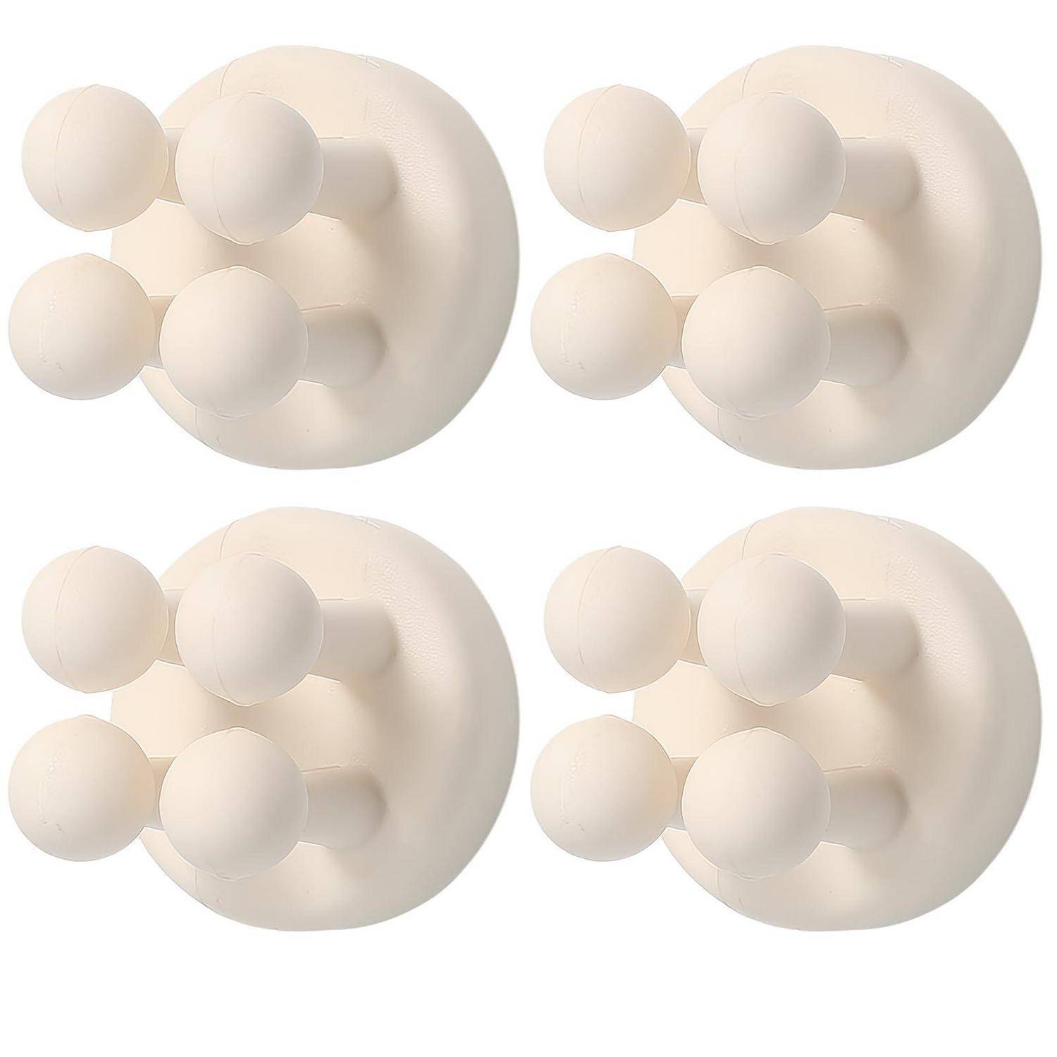 Vier identische beige 3D-Molekülmodelle in einem 2x2-Raster auf weißem Hintergrund angeordnet.