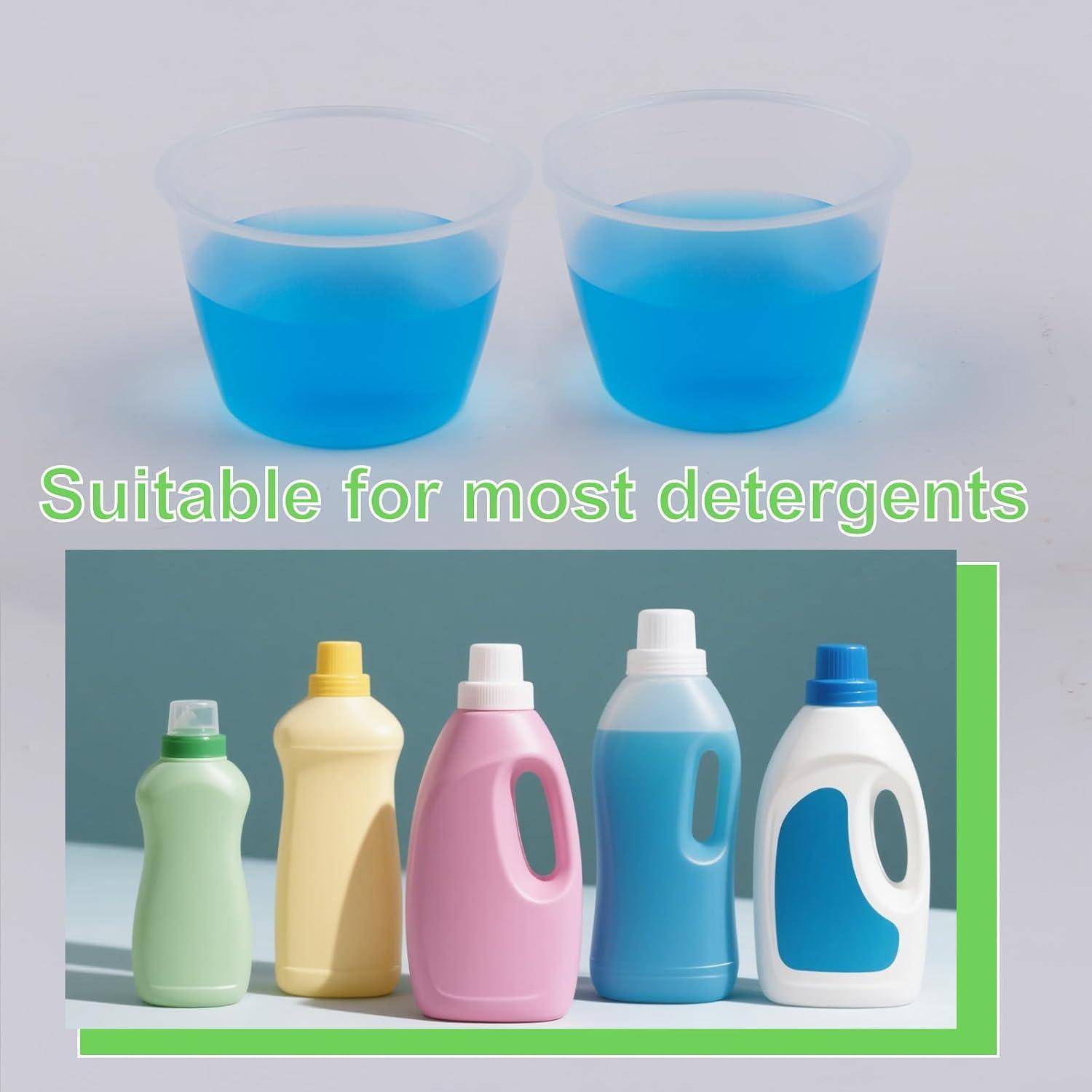 Vergleichsbild mit zwei blauen Flüssigkeitsproben in Bechern über Waschmittelflaschen, mit dem Text 