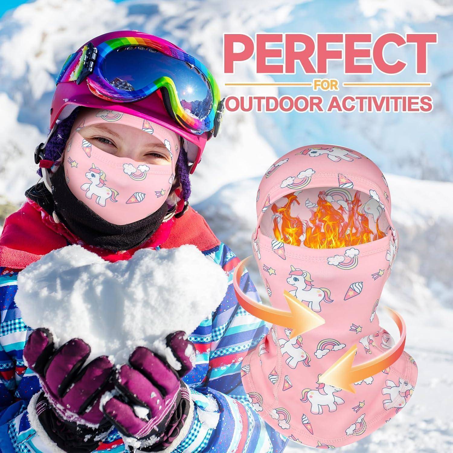 Kind in Schneeausrüstung mit einer rosa Einhorn-Gesichtsmaske, neben einer passenden Halswärmer-Grafik und dem Text „PERFEKT FÜR OUTDOOR-AKTIVITÄTEN".