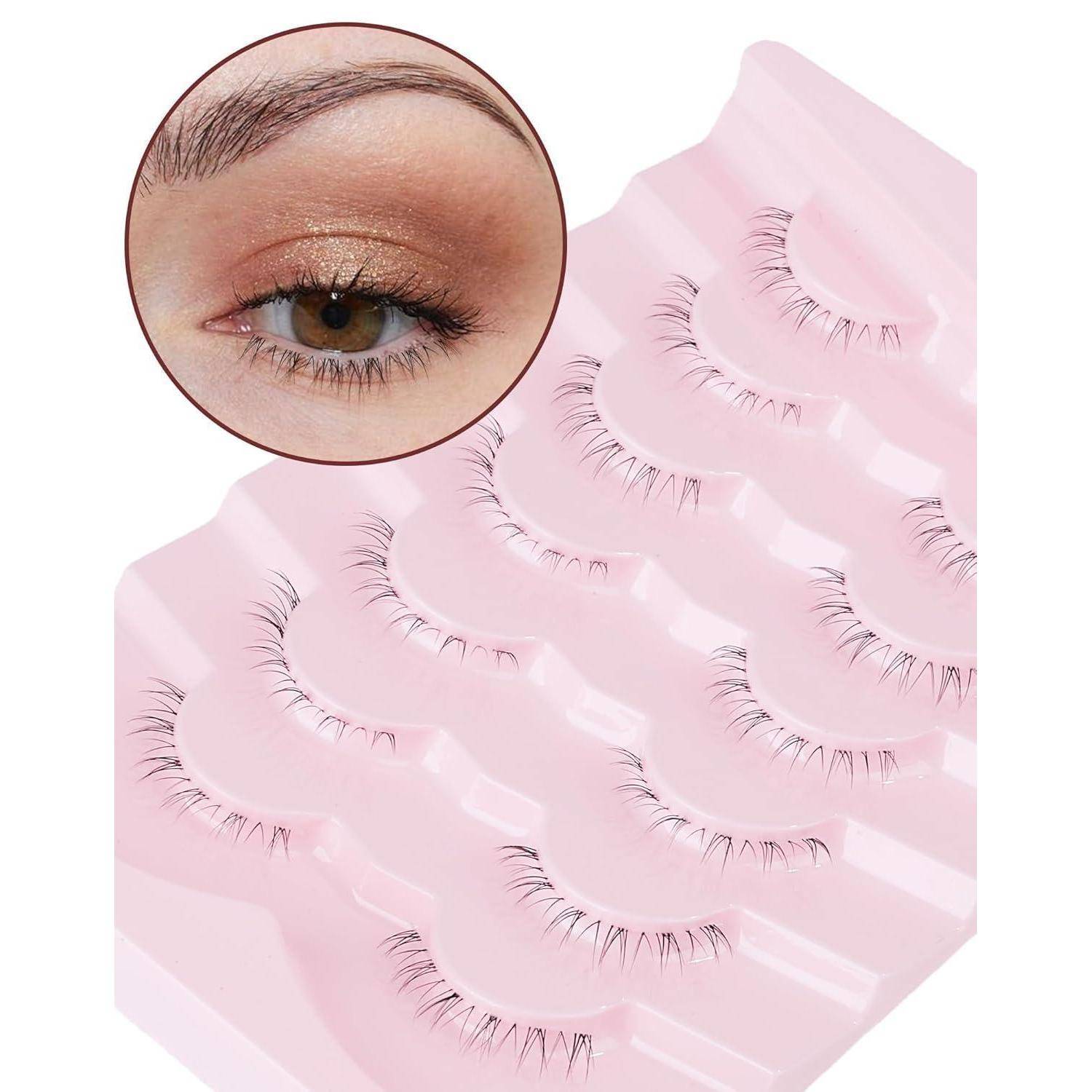 Rosa Verpackung von künstlichen Wimpern mit einer kreisförmigen Einsatz, der ein natürliches Auge mit glitzerndem Make-up und Mascara zeigt.