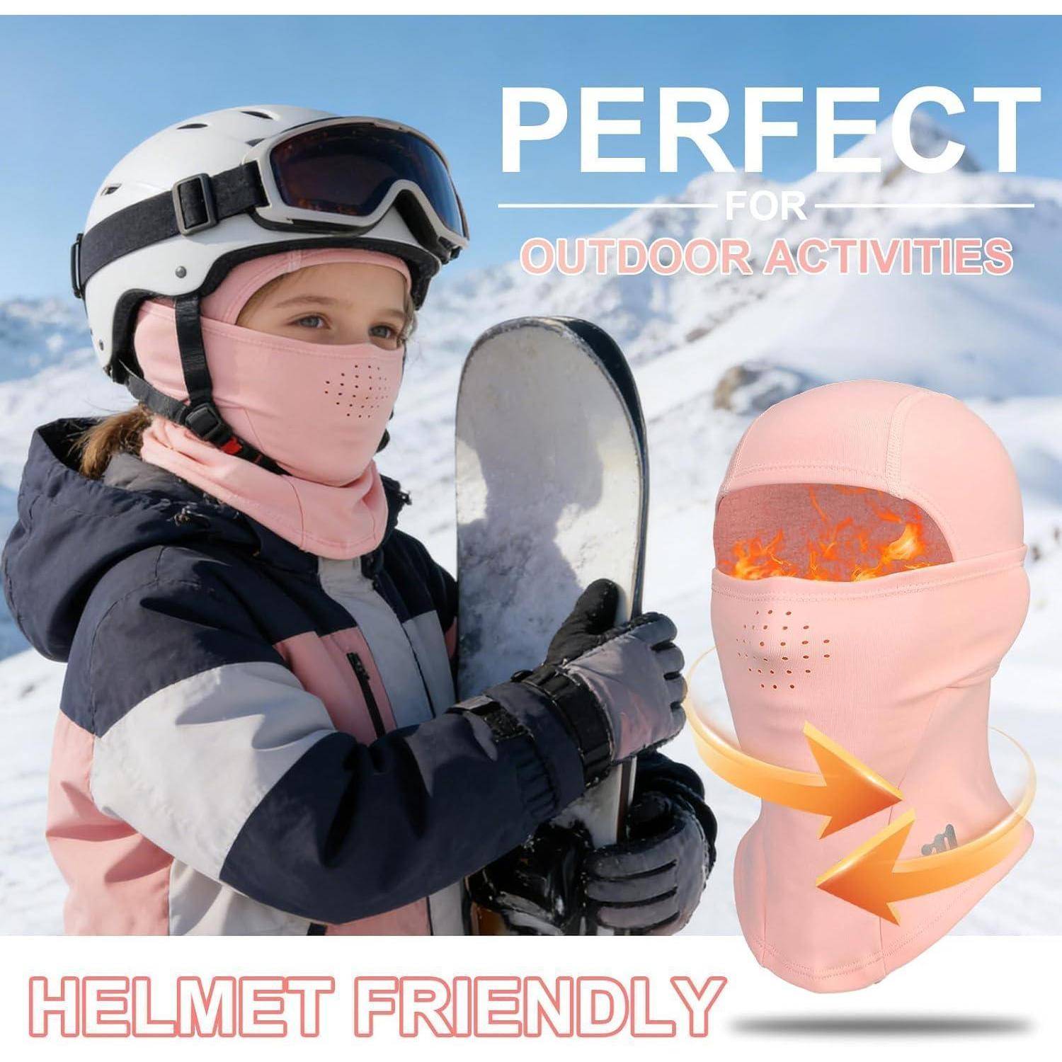 Kind in Skikleidung, das ein Snowboard neben einer rosa Gesichtsmaske/Helmüberzug hält, mit dem Text „PERFEKT FÜR OUTDOOR-AKTIVITÄTEN