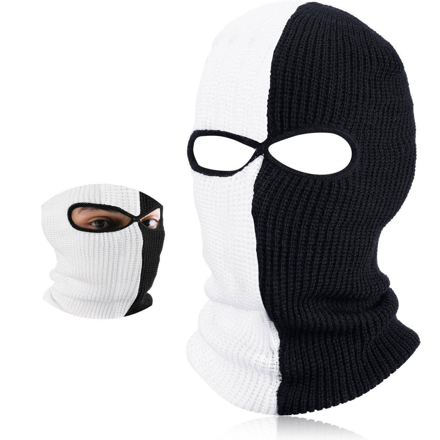 Schwarz-weiße gestrickte Skimaske mit Augenlöchern, gezeigt in Vorderansicht und von einer Person in kleineren Einsätzen getragen.