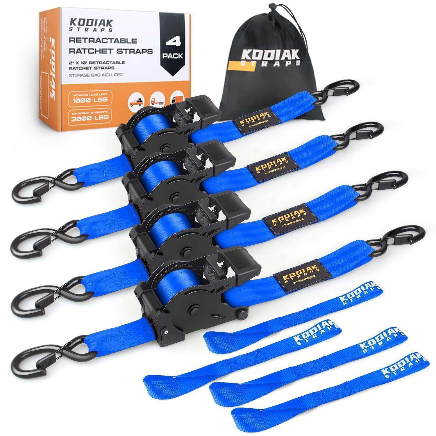 Packung mit vier einziehbaren Ratschenverschluss-Spanngurten von Kodiak mit blauem Gurtband, schwarzen Ratschenmechanismen und Haken, gezeigt mit Aufbewahrungstasche und Produktverpackung.