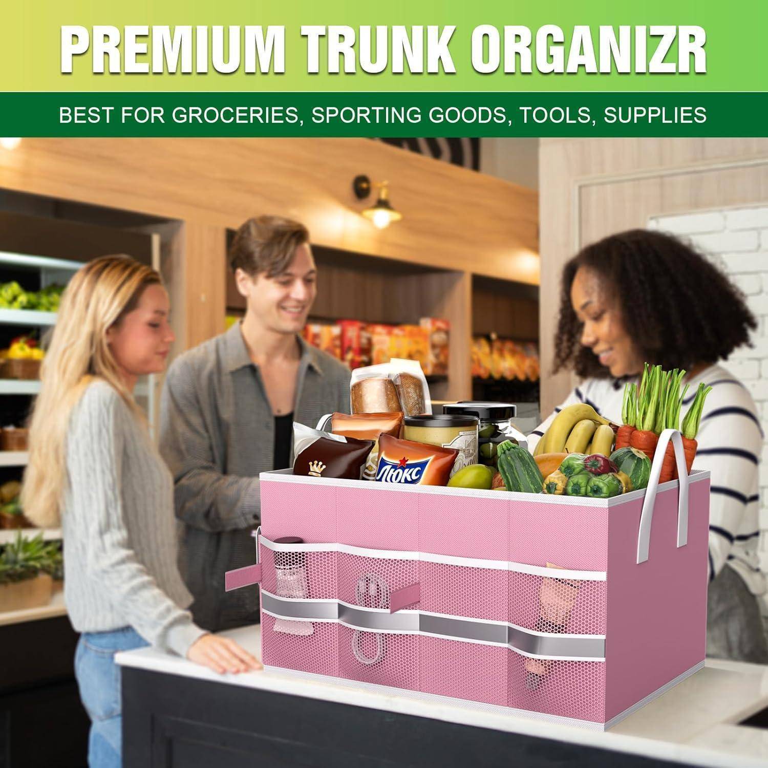 Werbebild eines rosa zusammenklappbaren Kofferraum-Organizers gefüllt mit Lebensmitteln in einer Kassen-Warteschlange eines Geschäfts, mit dem Text „PREMIUM TRUNK ORGANIZER