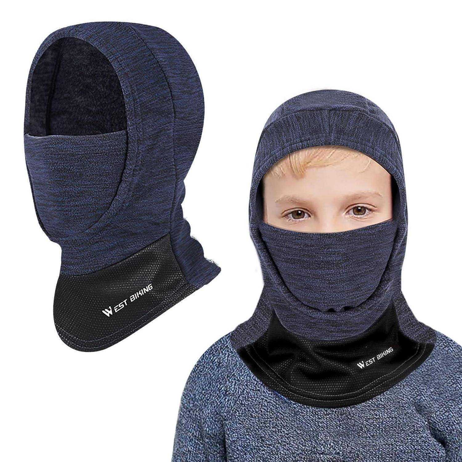 Zwei Ansichten einer blauen Sturmhaube im Balaclava-Stil mit Gesichtsöffnung, gezeigt getragen von einem Kind und flach ausgelegt, um die Abdeckung und das Design zu zeigen.
