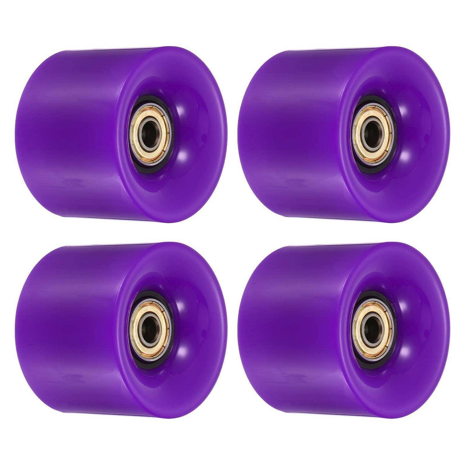 Vier violette Polyurethan-Skateboard-Rollen mit Kugellagern, in einem 2x2-Layout auf weißem Hintergrund angeordnet.