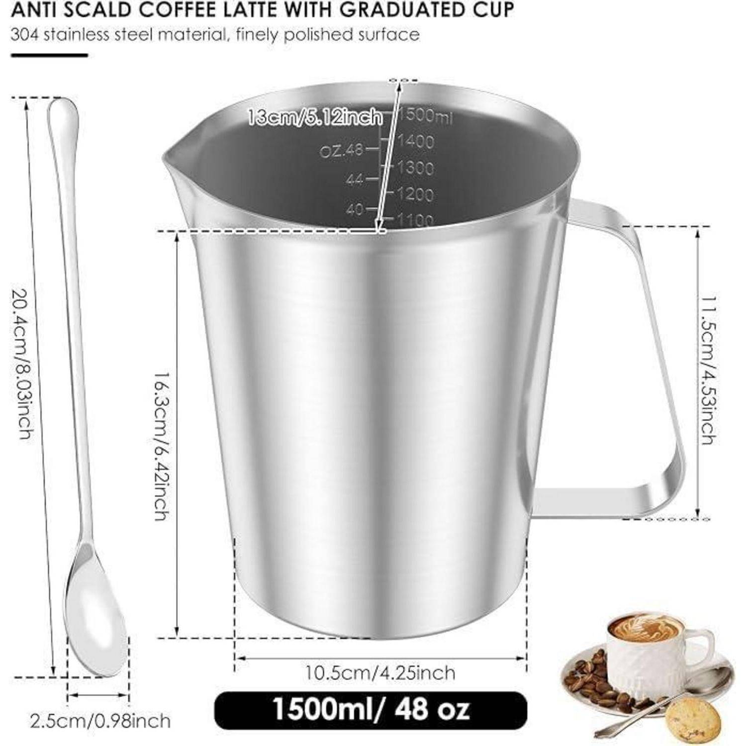 Edelstahlkaffee-Latte-Kanne mit Griff und Löffel, gekennzeichnet mit Messwerten für 1500 ml/48 oz Fassungsvermögen.