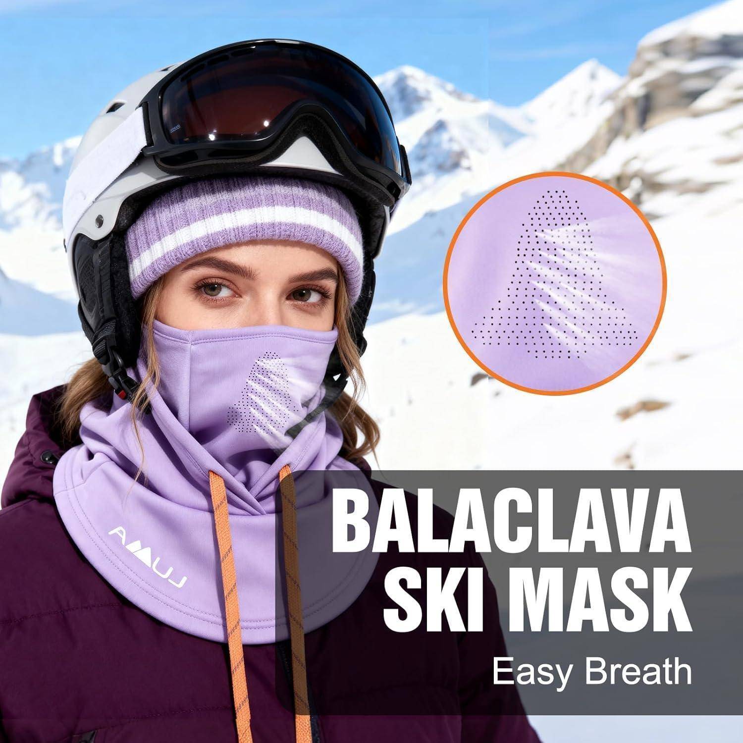 Frau in Skiausrüstung mit einer lila Sturmhaube, mit einer Vergrößerung, die das atmungsaktive Mesh-Design zeigt, und dem Text „STURMHAUBE SKIMASKE