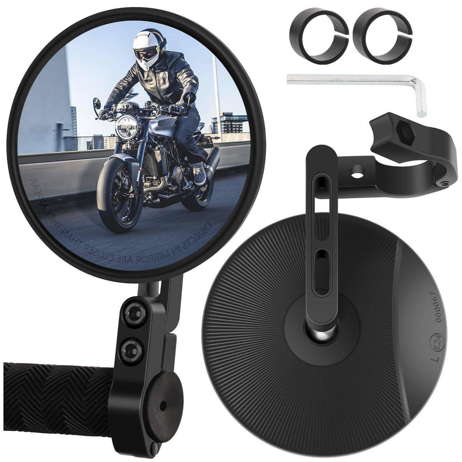 Motorradlenker-Spiegel mit runder reflektierender Oberfläche, der einen Fahrer in der Spiegelung zeigt, plus Montagezubehör und Verstellbügel.