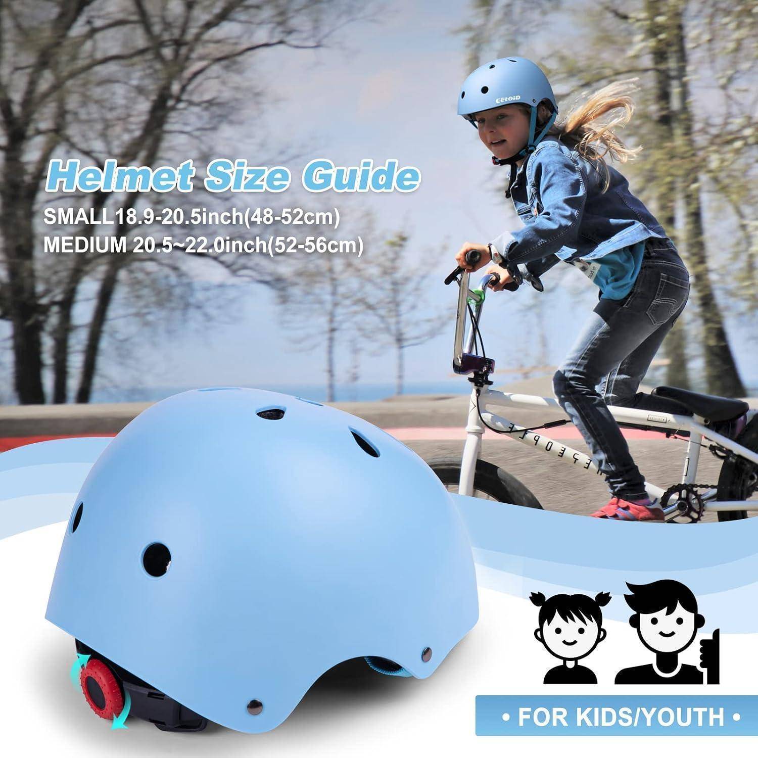 Helmgröße-Leitfaden mit einem Kind auf einem Fahrrad und einem hellblauen Kinder-/Jugendhelm; Größen: Klein 18,9-20,5 Zoll (48-52 cm), Mittel 20,5-22,0 Zoll (52-56 cm).