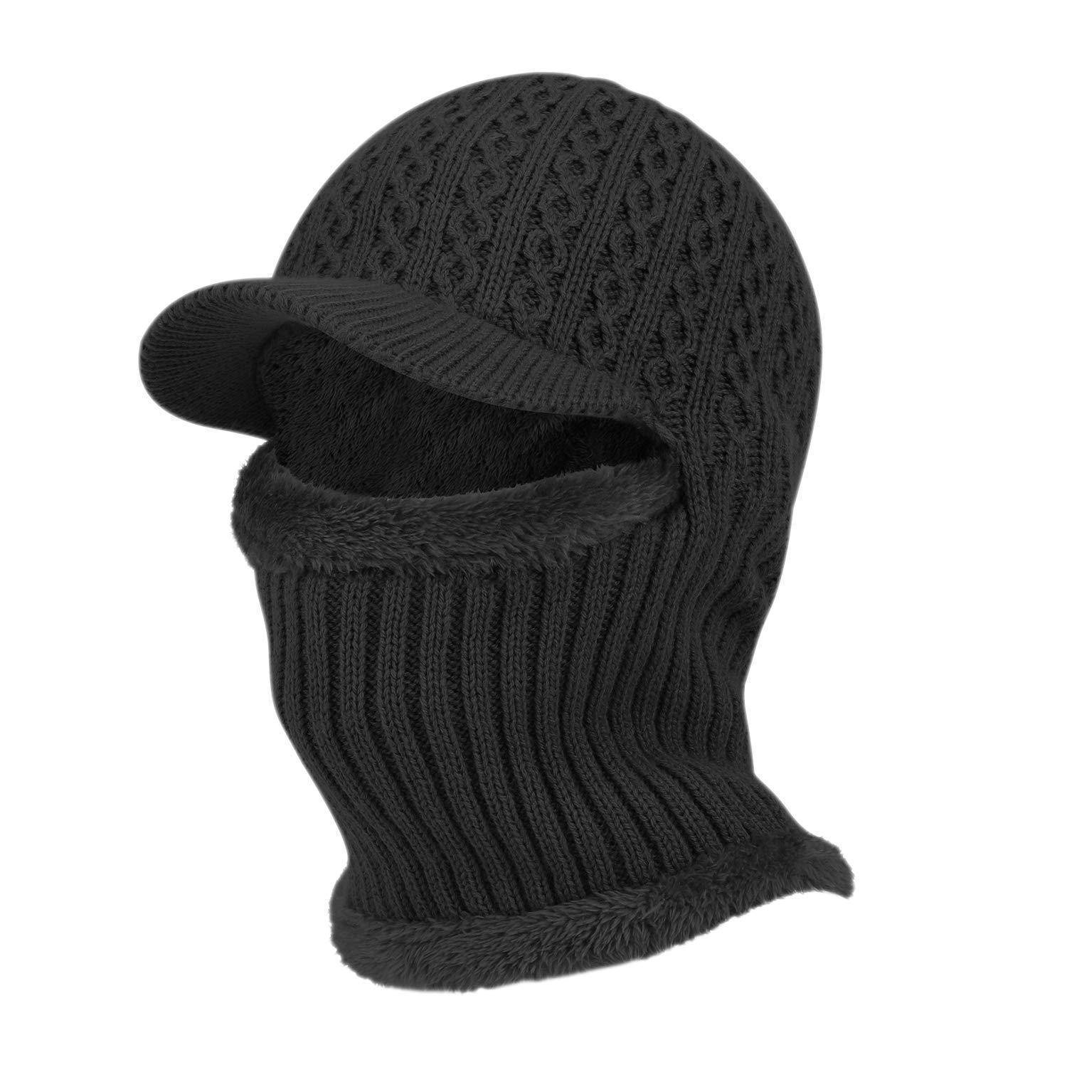 Schwarze Strickmütze mit integriertem Schirm, dargestellt vor weißem Hintergrund.