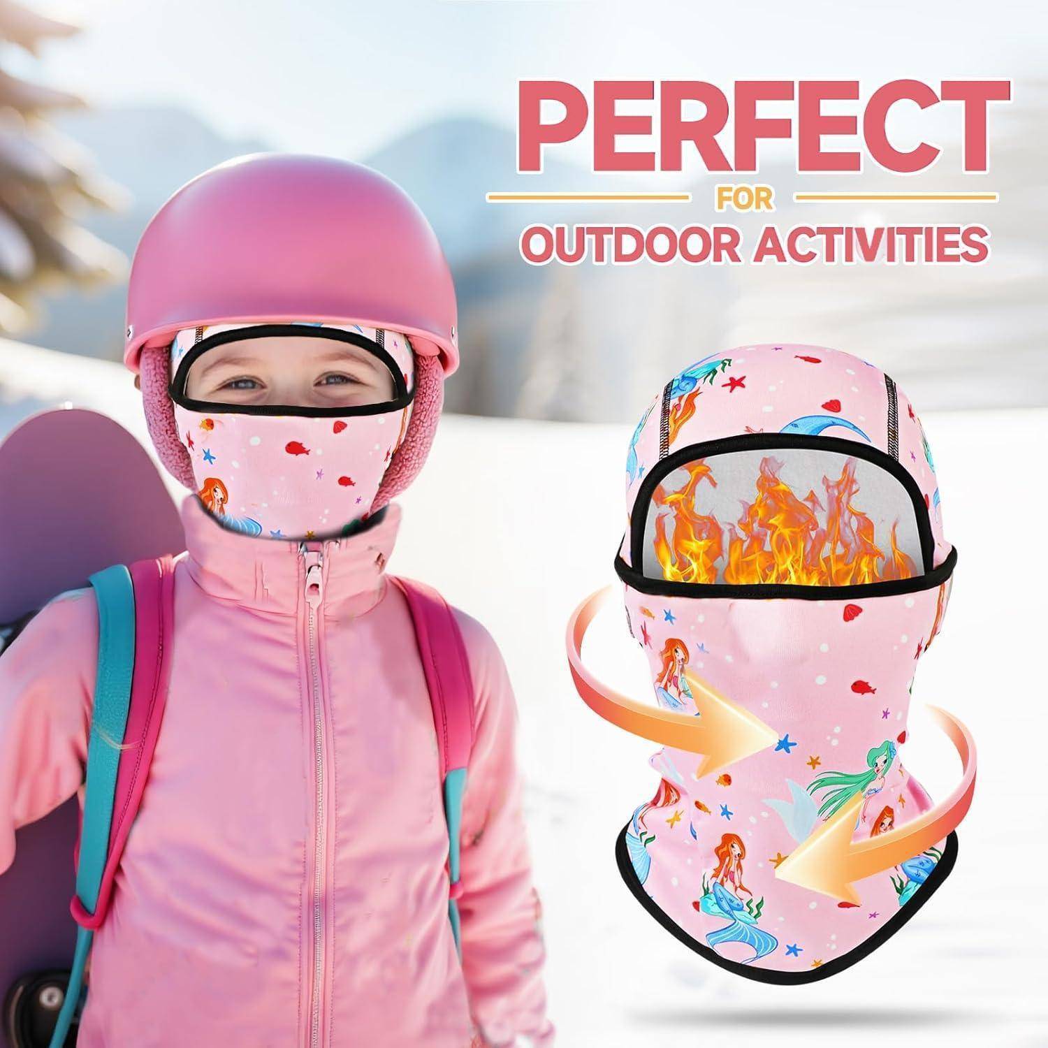 Kind in rosa Winterkleidung mit einer gemusterten Gesichtsmaske, neben einer ähnlichen Maske mit Flammen-Grafiken und dem Text „PERFEKT FÜR AKTIVITÄTEN IM FREIEN