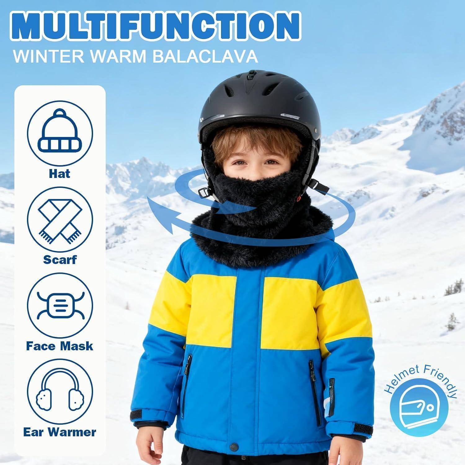 Kind trägt eine Sturmhaube und einen Helm in verschneiten Bergen, mit Text, der eine „Multifunktions