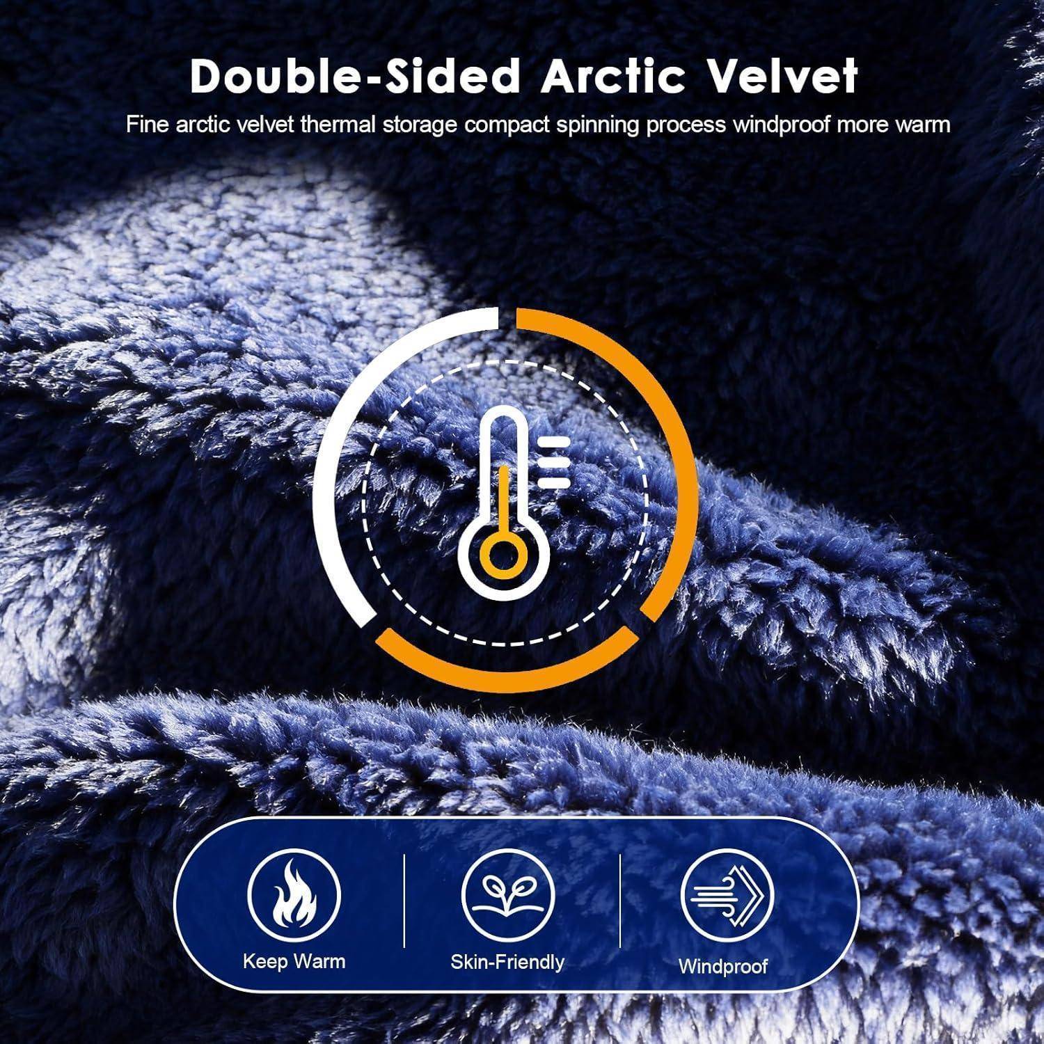 Nahaufnahme von dickem blauem Fleece mit Text „Double-Sided Arctic Velvet