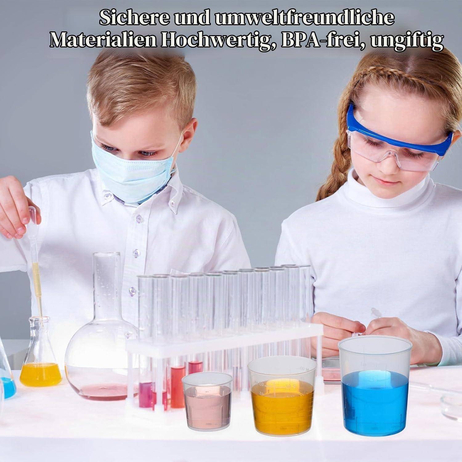 Zwei Kinder in Laborkitteln, Masken und Schutzbrille führen ein Chemieexperiment mit Reagenzgläsern und farbigen Flüssigkeiten durch; deutscher Text sagt: „Sichere und umweltfreundliche Materialien, hohe Qualität, BPA-frei, ungiftig