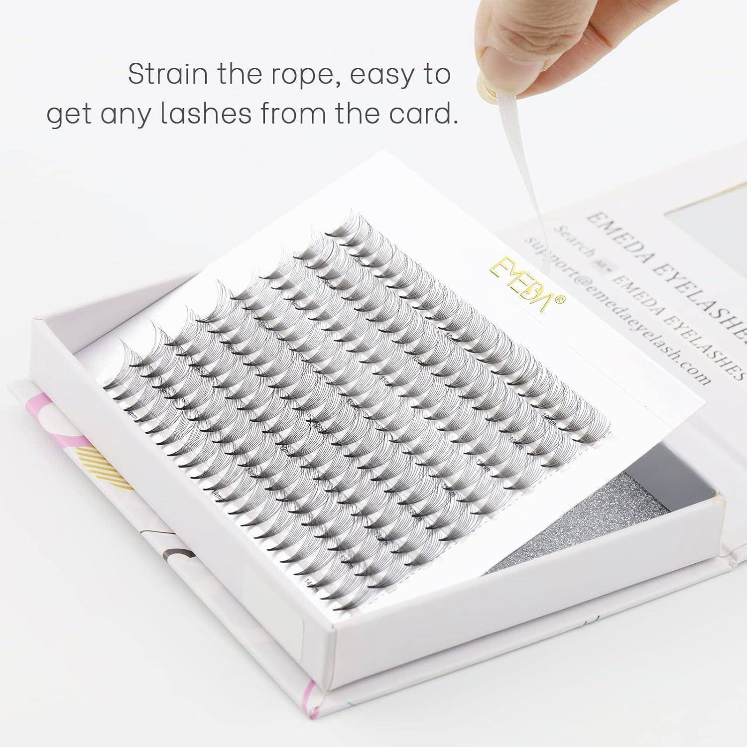 Hand pulls einen Wimpernstreifen aus einem Tablett mit künstlichen Wimpern in einer Schachtel mit der Aufschrift „EMEDA EYELASH