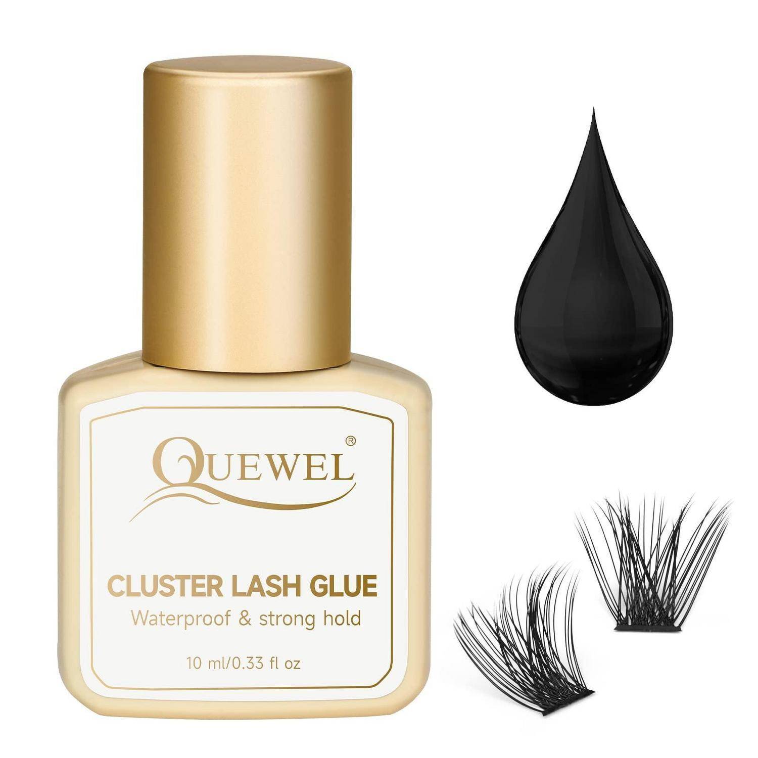 Flasche mit Quewel Cluster Lash Glue mit goldener Kappe, plus ein schwarzer Klebstofftropfen und zwei falsche Wimpernbüschel auf weißem Hintergrund.