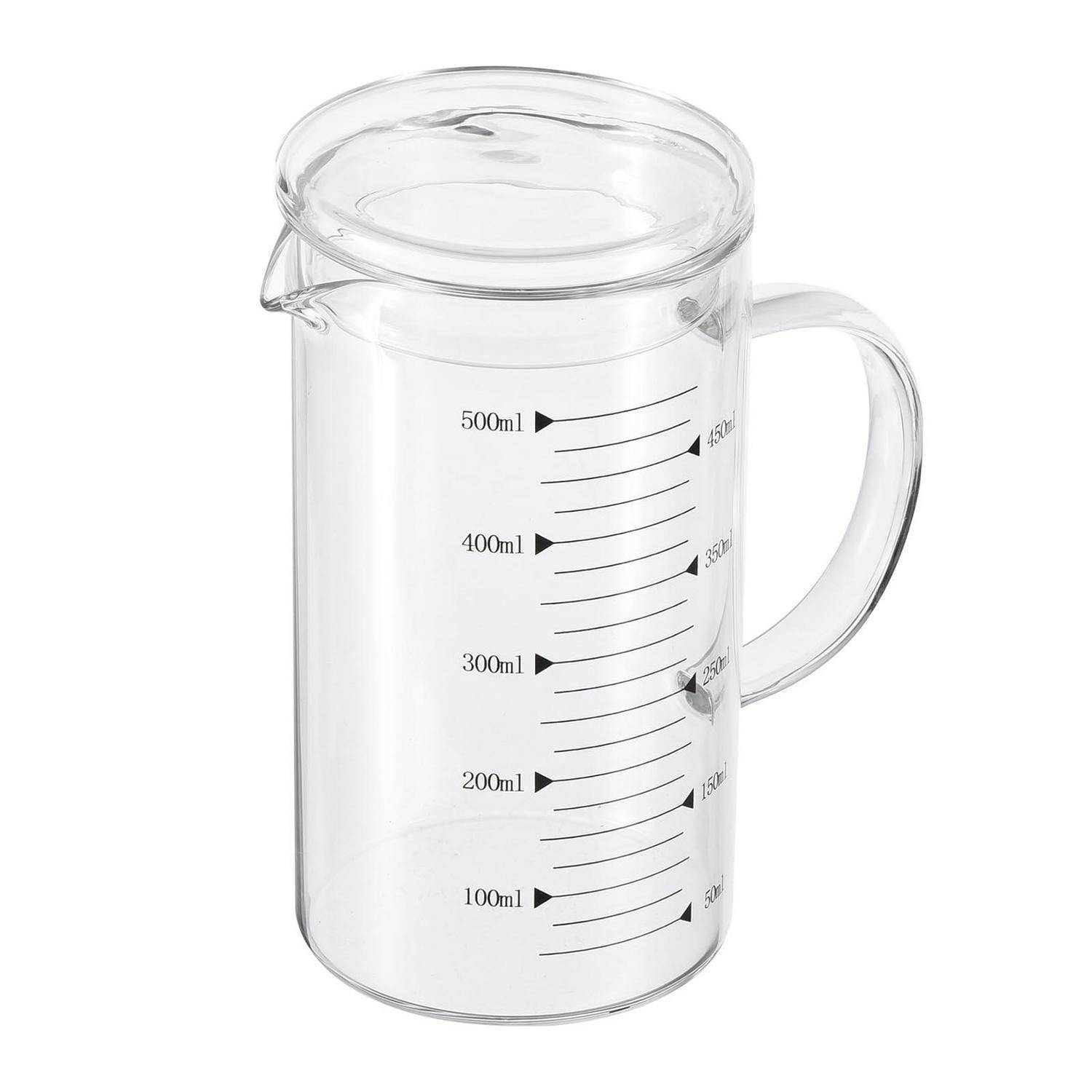 Klarer Glesmessbecher mit Griff und Ausguss, mit Milliliter- und Bechermessungen bis 500 ml gekennzeichnet.