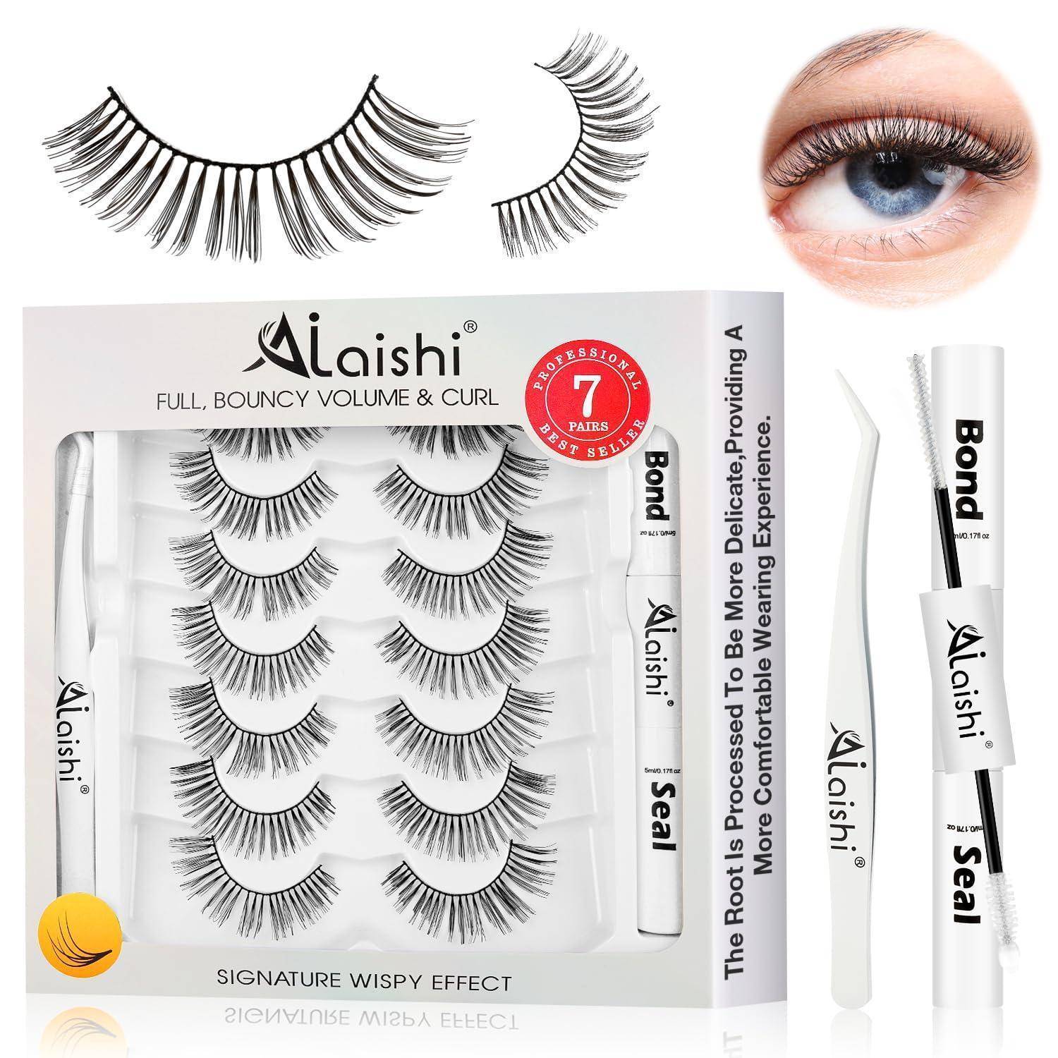 Produktabbildung von Ailashi-Wimpernverlängerungen, die ein Multi-Pack-Tablett für Wimpern, Applikator-Werkzeuge mit den Beschriftungen Bond und Seal sowie eine Nahaufnahme des Auges zeigt, die den Wimpernstil demonstriert.