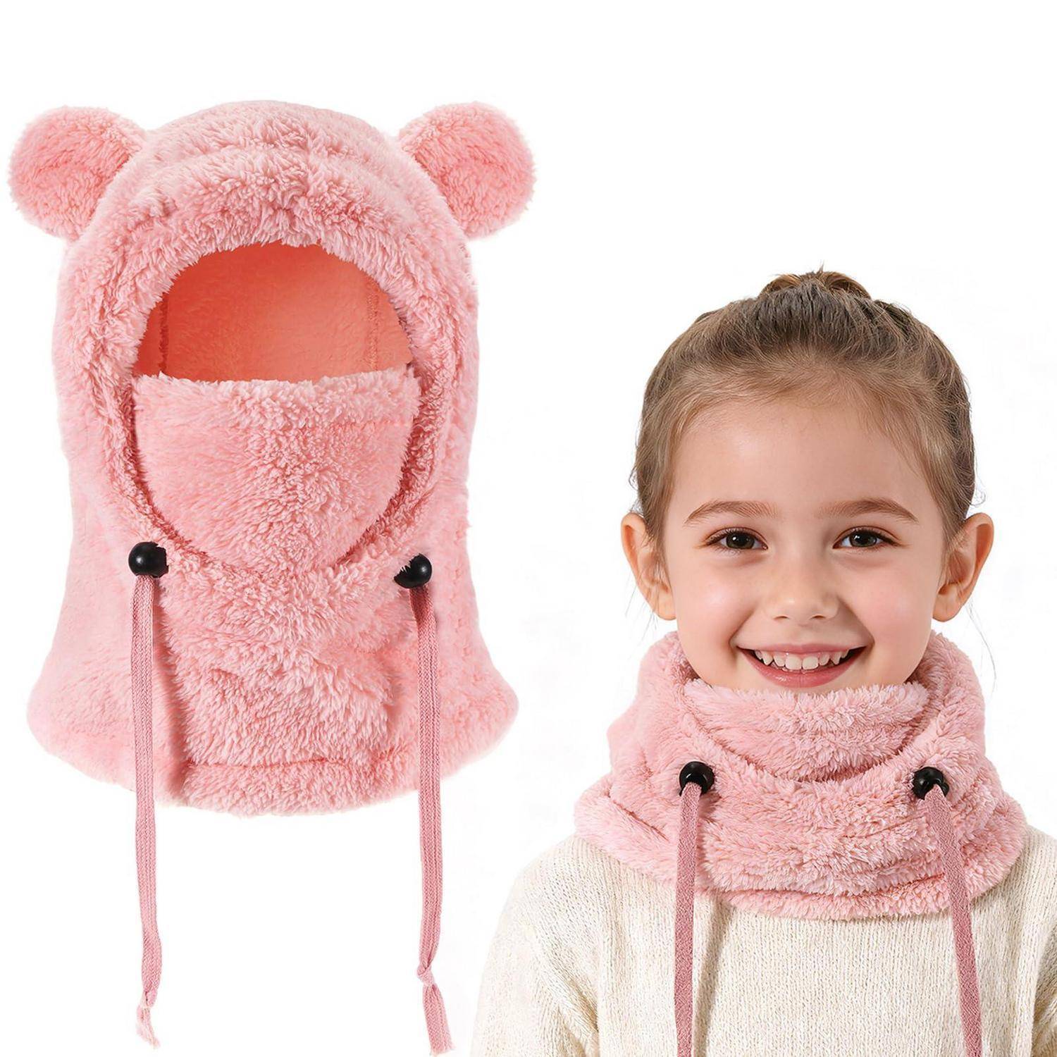 Rosa flauschige Kapuze mit Bärenohren und passendem Halswärmer, gezeigt an einem lächelnden jungen Mädchen, das ein Winteraccessoire-Set demonstriert.