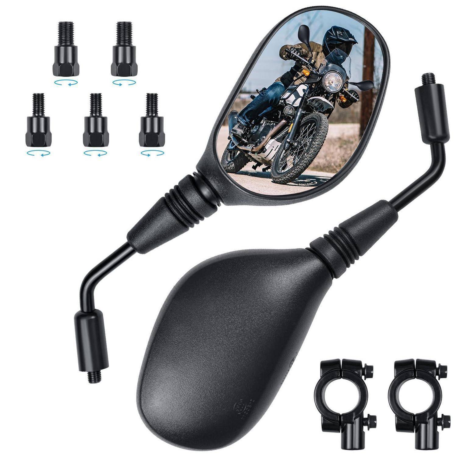 Schwarzer Motorrad-Seitenspiegel mit mehreren Adapter-Fittings und Klemmhalterungen, einschließlich eines im Spiegel reflektierten Fahrers.