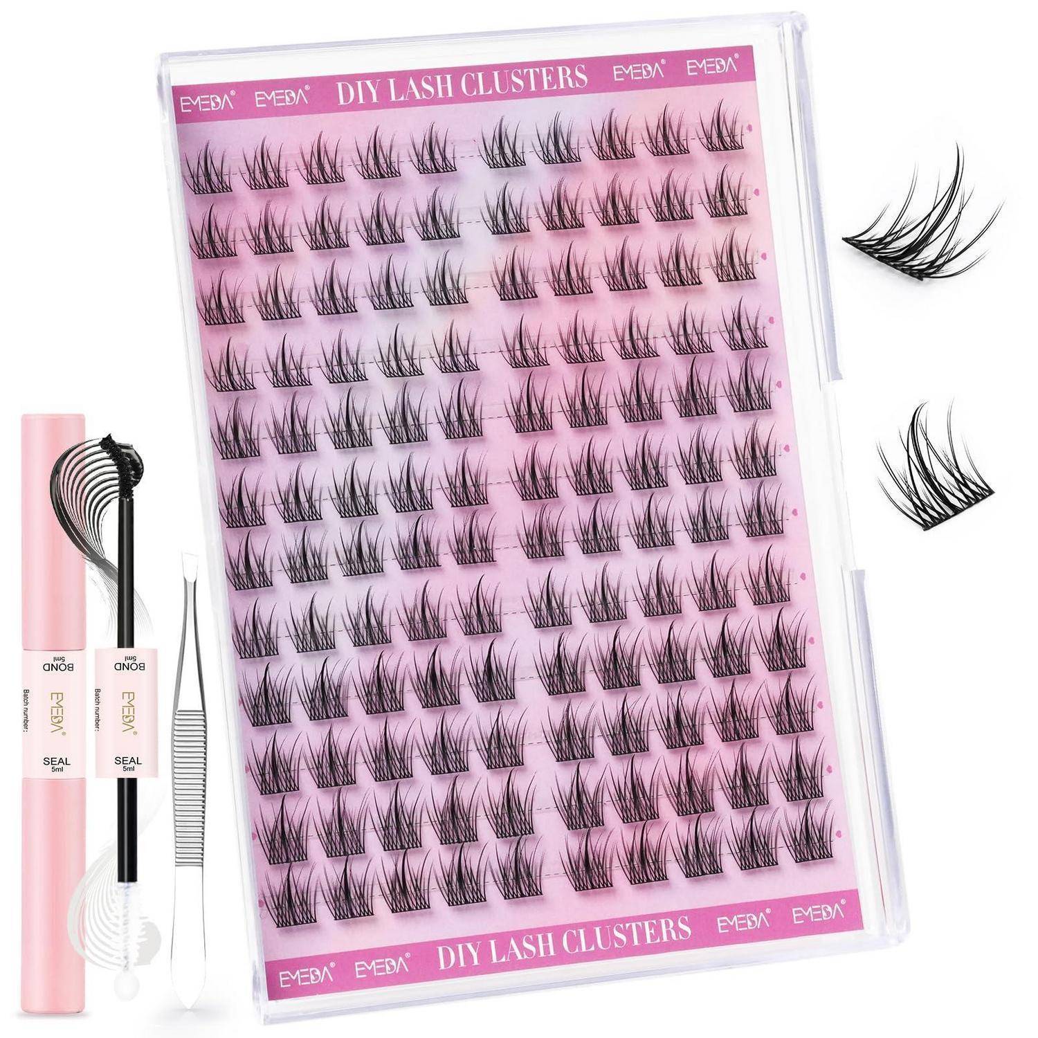 DIY-Wimperncluster-Set mit rosa Tablett aus künstlichen Wimpern und Applikatoren, mit einigen außerhalb der Verpackung gezeigten Wimperncluster.