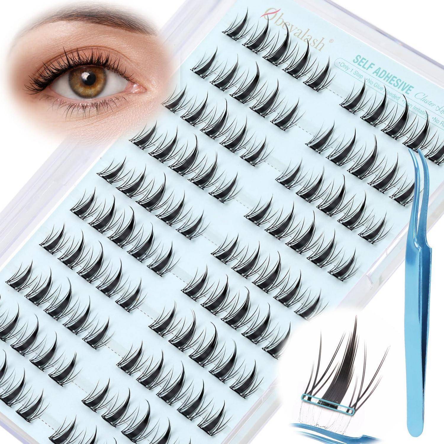 Packung mit selbstklebenden künstlichen Wimpern mit Pinzette, neben einer Nahaufnahme des Auges zur Anwendung dargestellt.