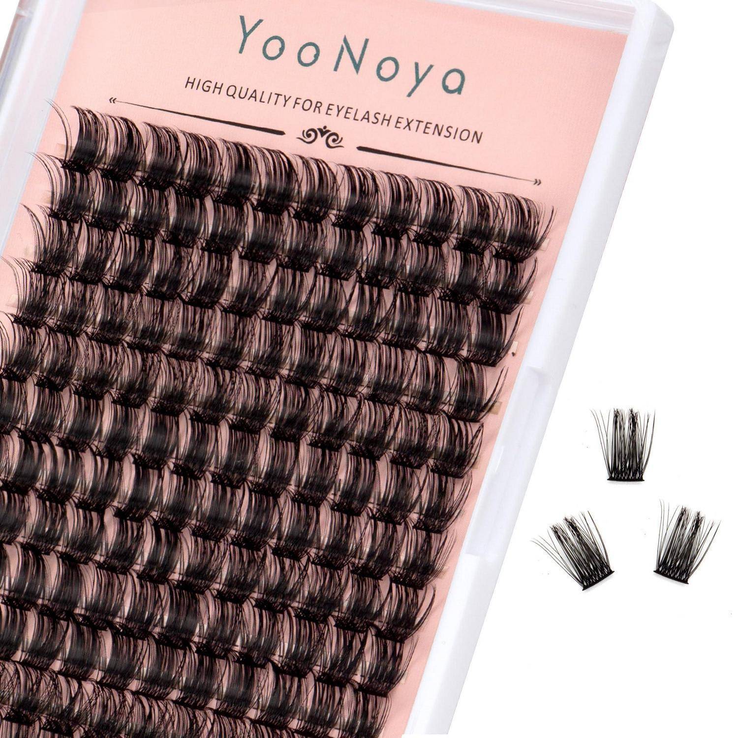 Packung von YooNoya hochwertigen Wimpernverlängerungen mit Reihen von künstlichen Wimpern und drei losen Wimpernbüscheln daneben.