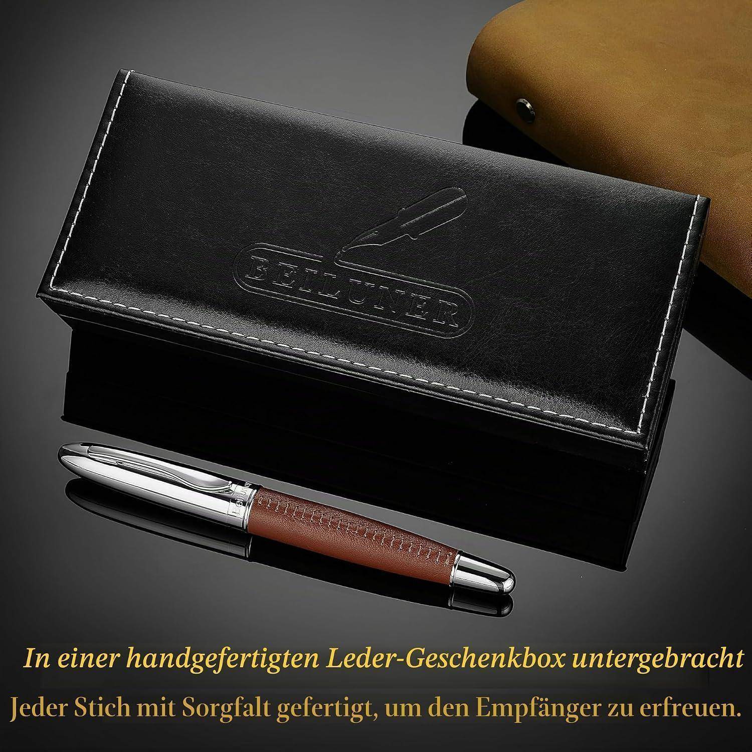 Schwarze Lederschenkbox mit einem silber-braunen Kugelschreiber, gezeigt auf einer dunklen Oberfläche mit deutschem Werbetext darunter.