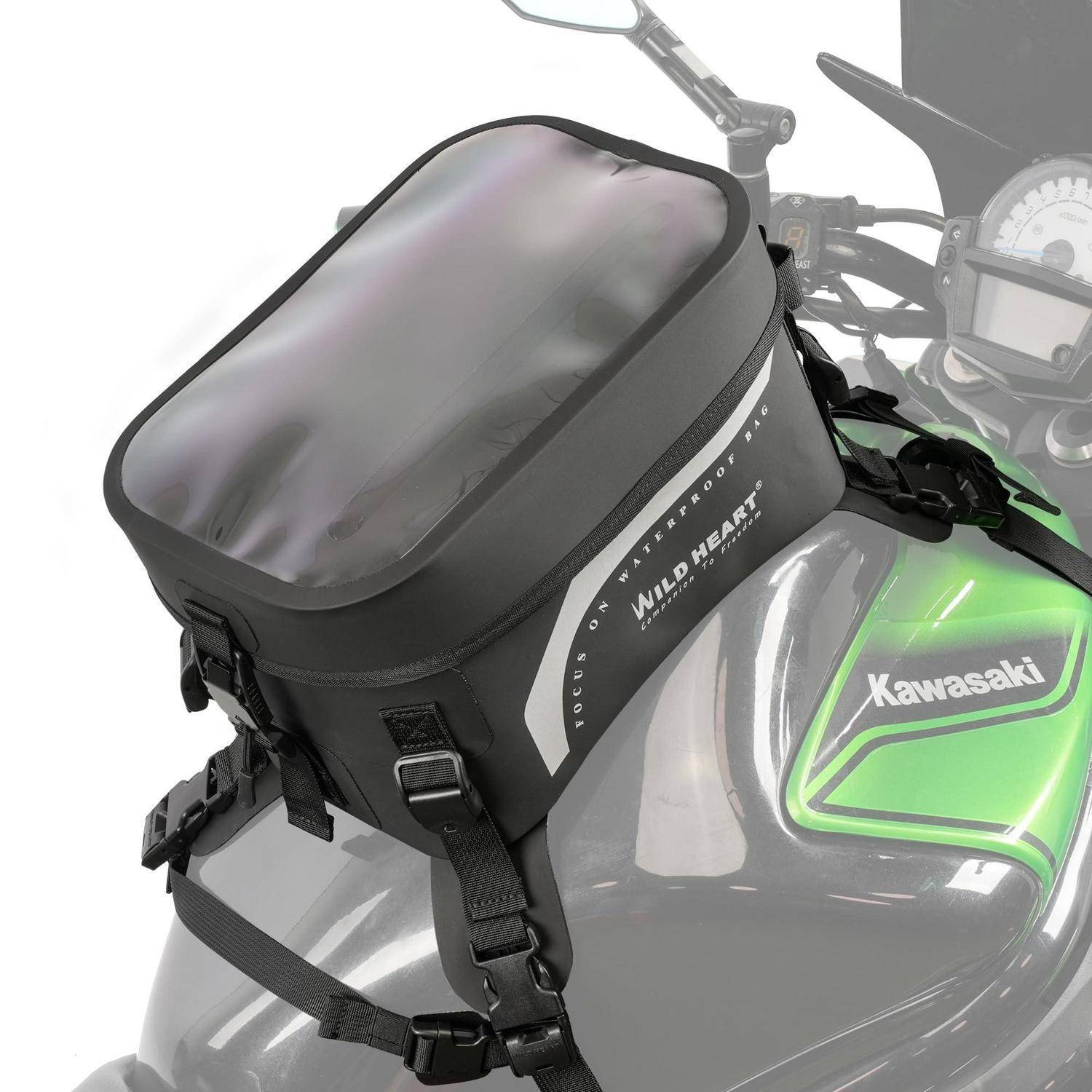 Eine schwarze Tanktatsche mit klarem oberen Fenster und Riemen, die auf dem Kraftstofftank eines grünen Kawasaki-Motorrads montiert ist.