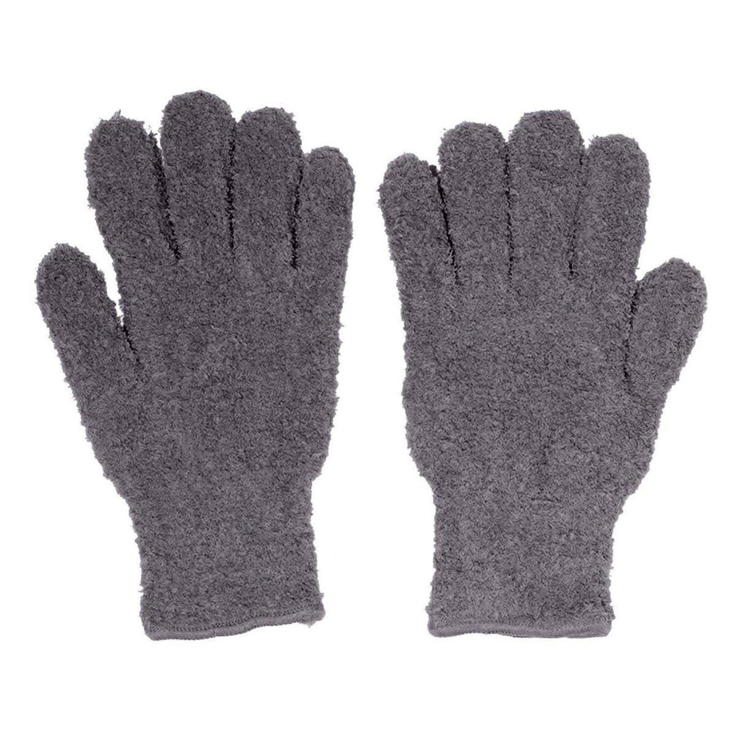 Paar grauer flauschiger Winterhandschuhe auf weißem Hintergrund, nebeneinander dargestellt.