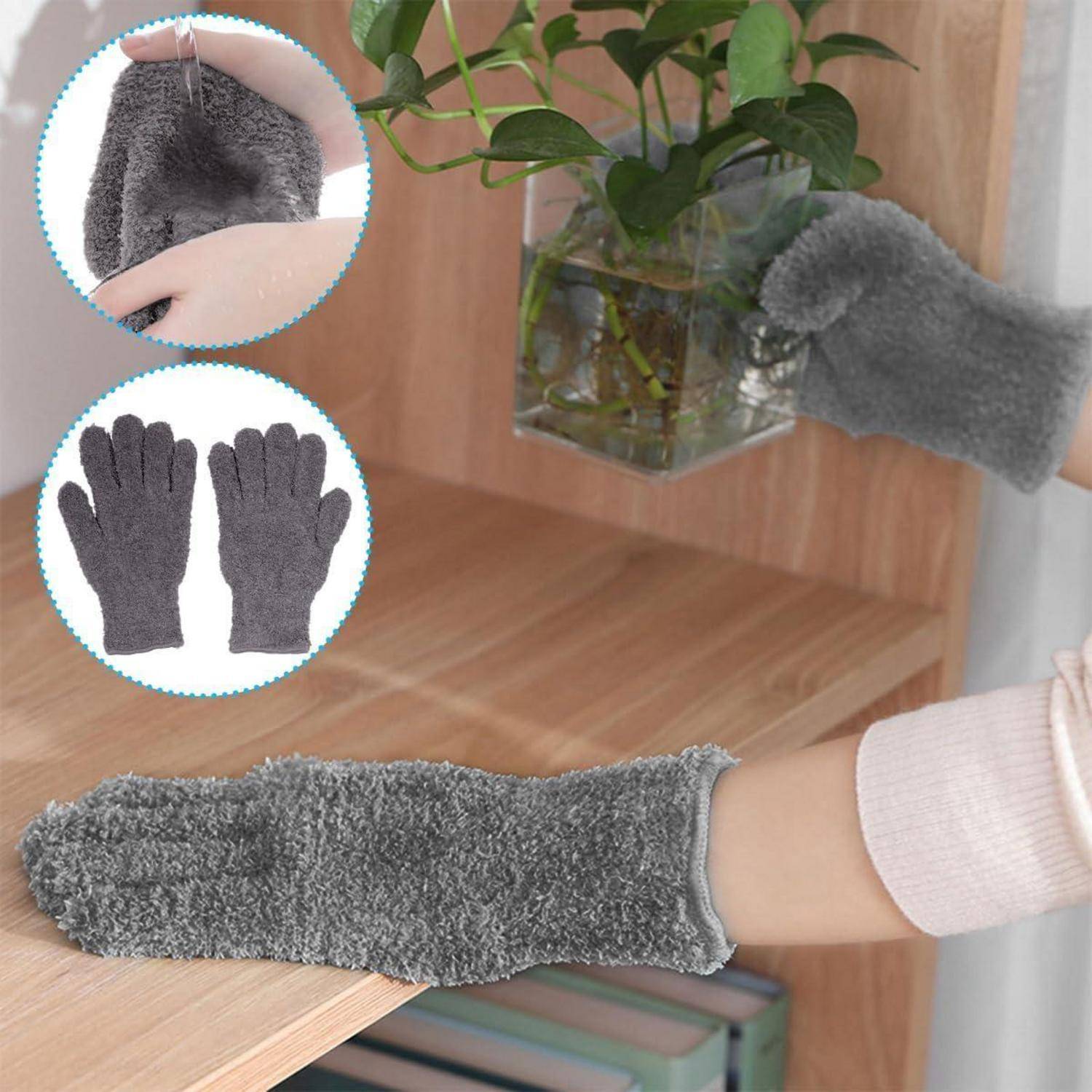 Graue flauschige Reinigungshandschuhe und Armschoner werden verwendet, um ein Holzregal und eine Vase mit einer Pflanze abzustauben.