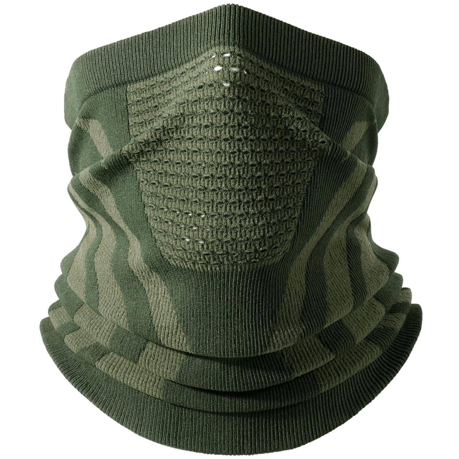 Grüner gestrickter Camouflage-Halswärmer mit einem Mesh-Gesichtspaneel und gerippten Kanten, gezeigt auf weißem Hintergrund.