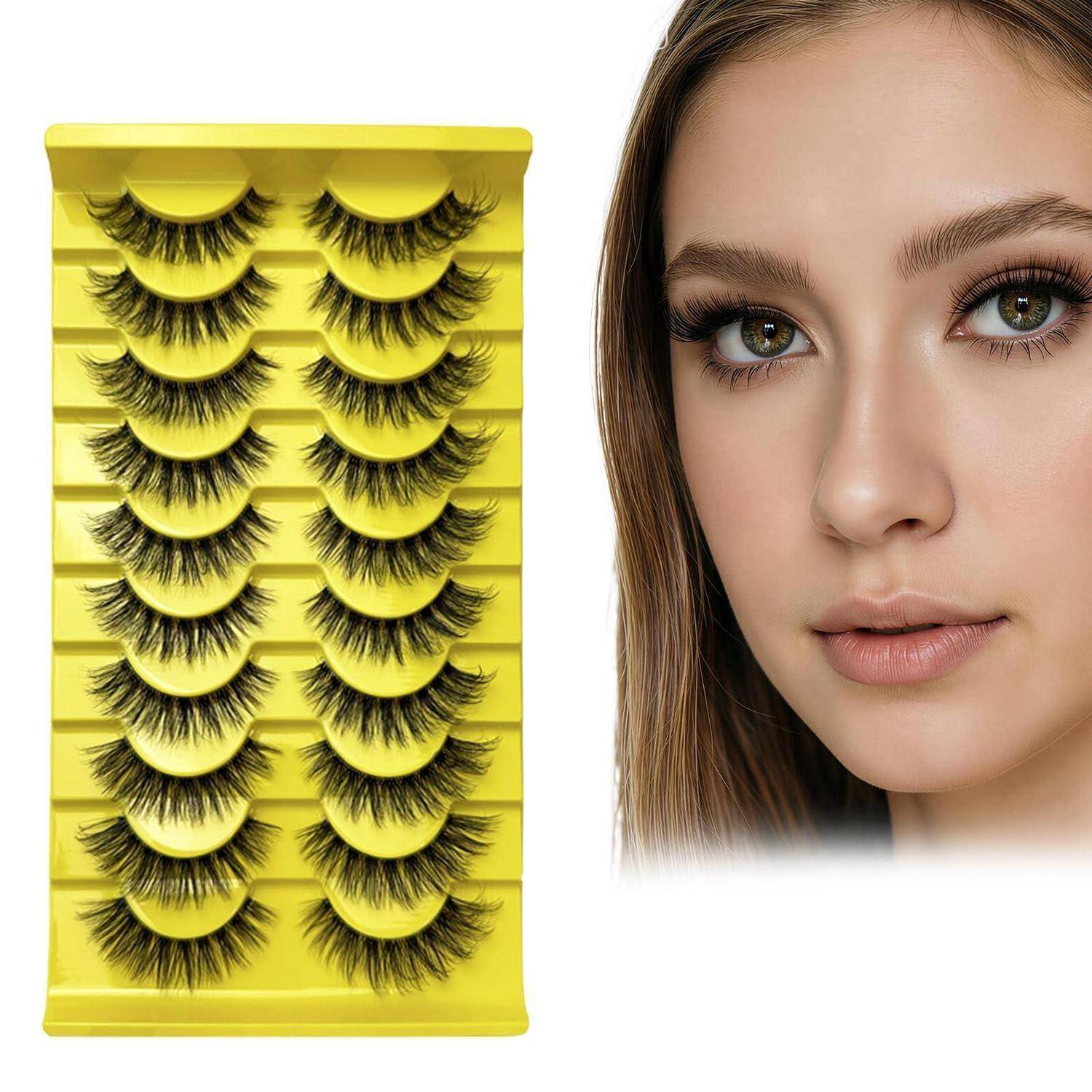Gelbes Tablett mit künstlichen Wimpern neben einer Nahaufnahme eines Frauengesichts, das das Aussehen der Wimpern demonstriert