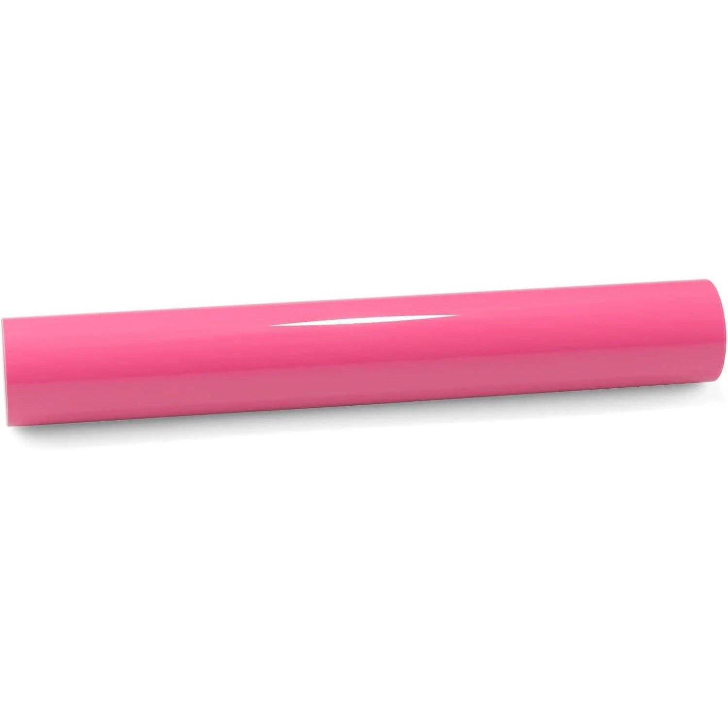 Rosa zylindrische Lippenbalsam-Tube auf weißem Hintergrund, in Seitenansicht dargestellt.