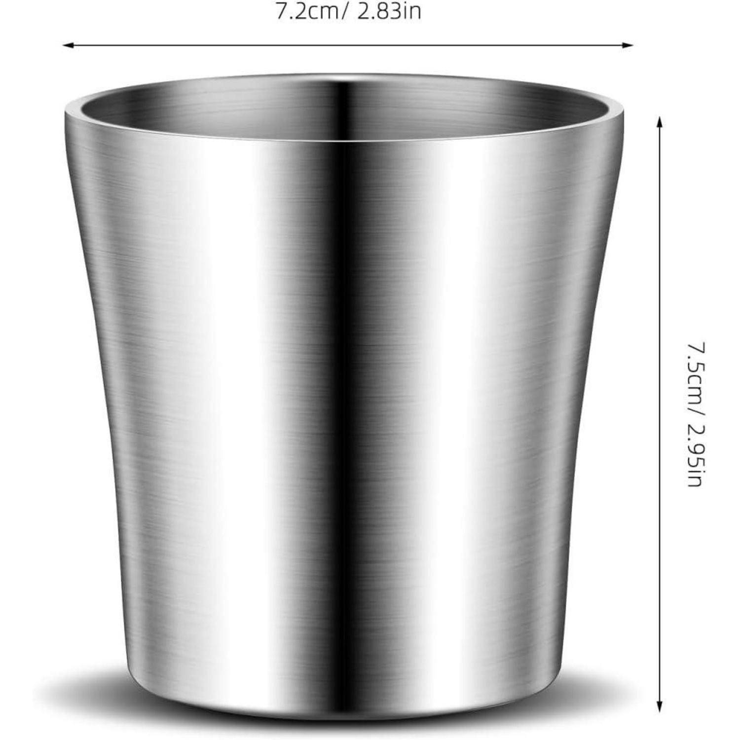 Edelstahlbecher oder Tumbler mit konischer Form, oben breit und an der Basis schmal, gezeigt mit den Abmessungen 7,2 cm breit und 7,5 cm hoch.