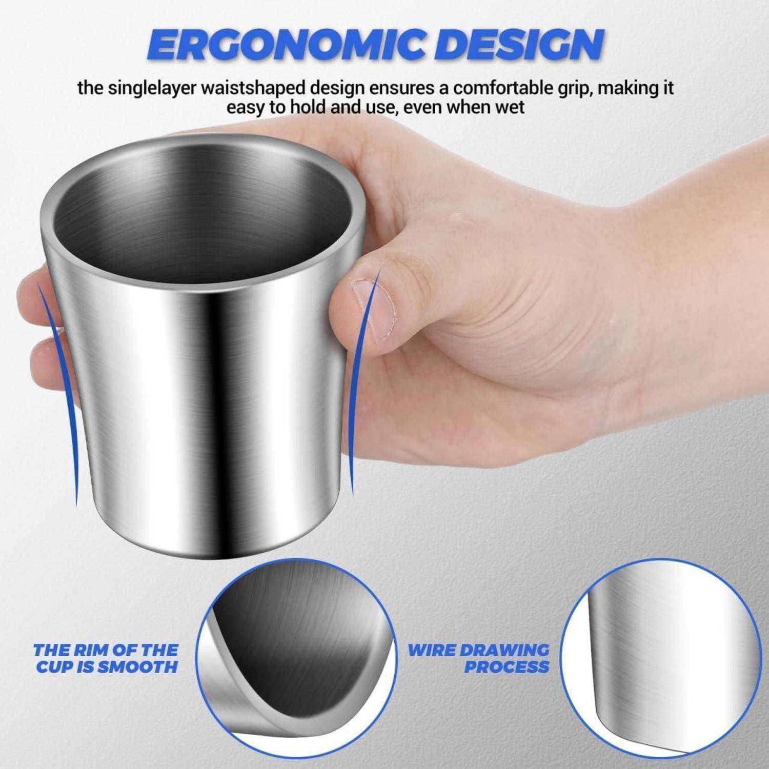 Anzeige mit einer Hand, die eine Tasse aus Edelstahl hält und das ergonomische Design mit bequemem Griff und glatter Kante hervorhebt.