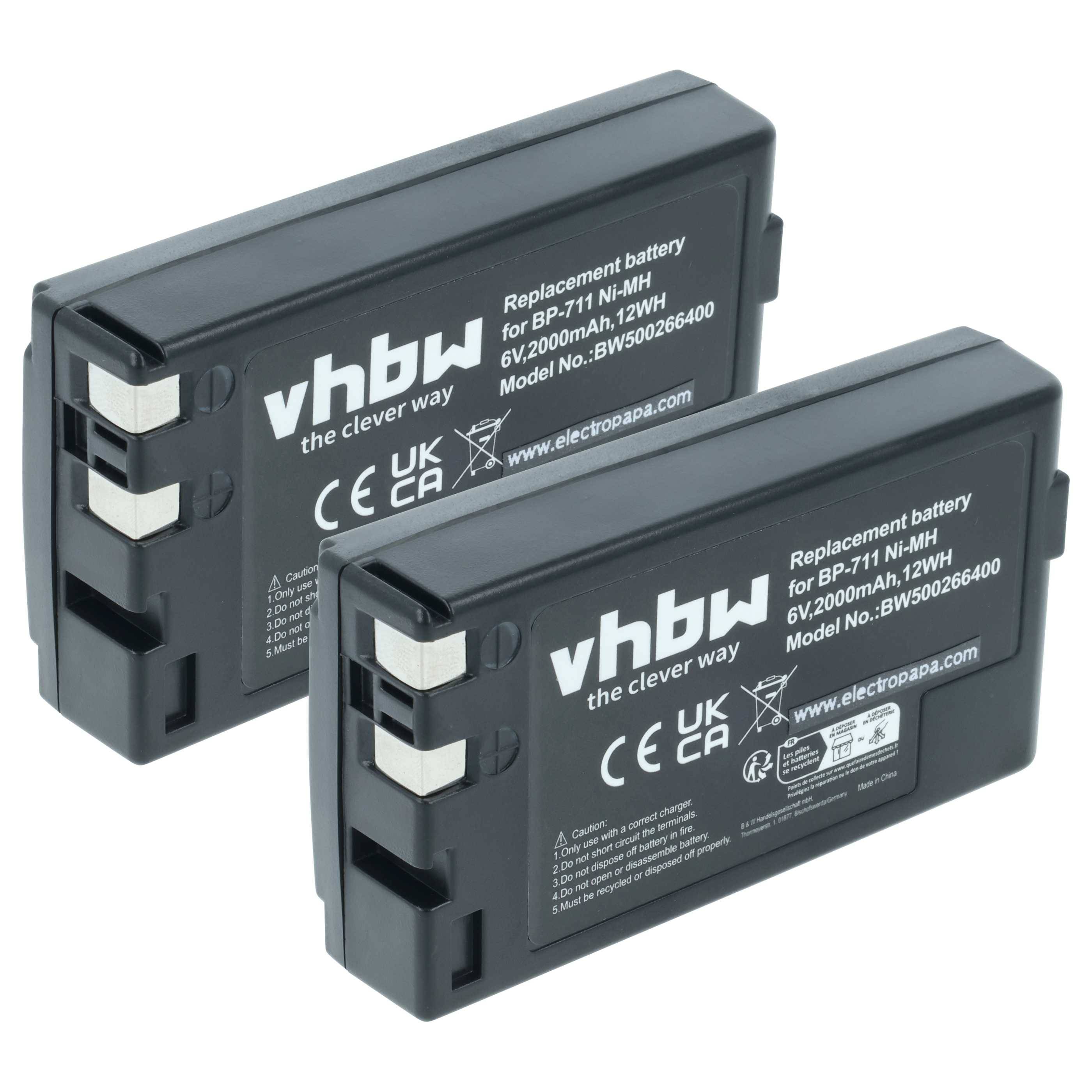 Zwei schwarze vhbw Ersatz-Kamerabatterien, gekennzeichnet mit BP-711 NH, 6V 2000mAh, gestapelt auf weißem Hintergrund dargestellt.